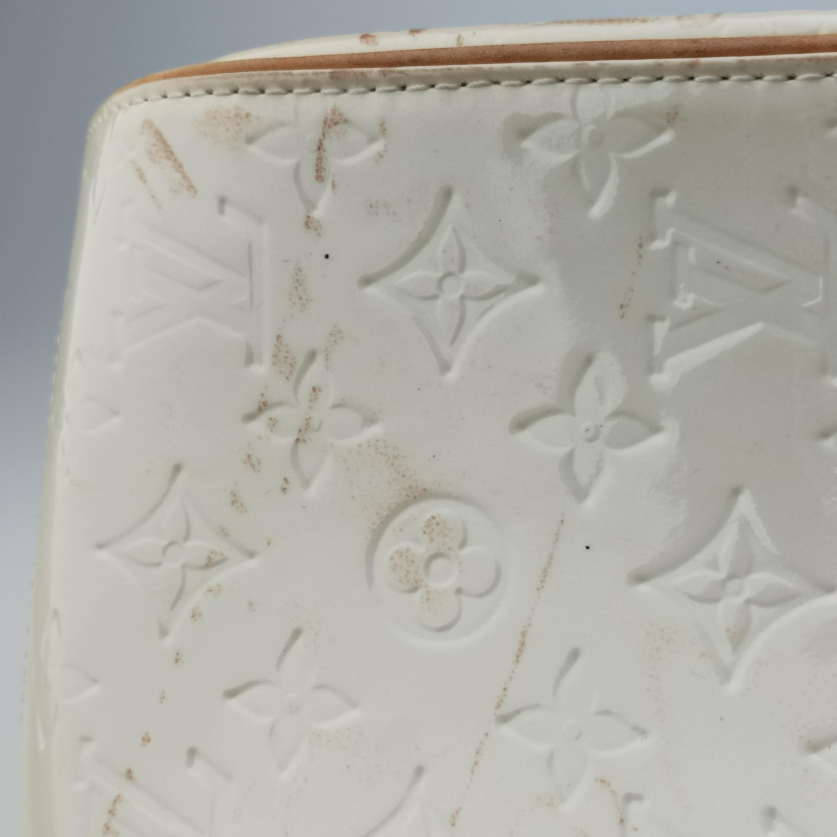 Pre-owned Louis Vuitton Summit Drive Perle Vernis M93514 handbag | stylenewstar