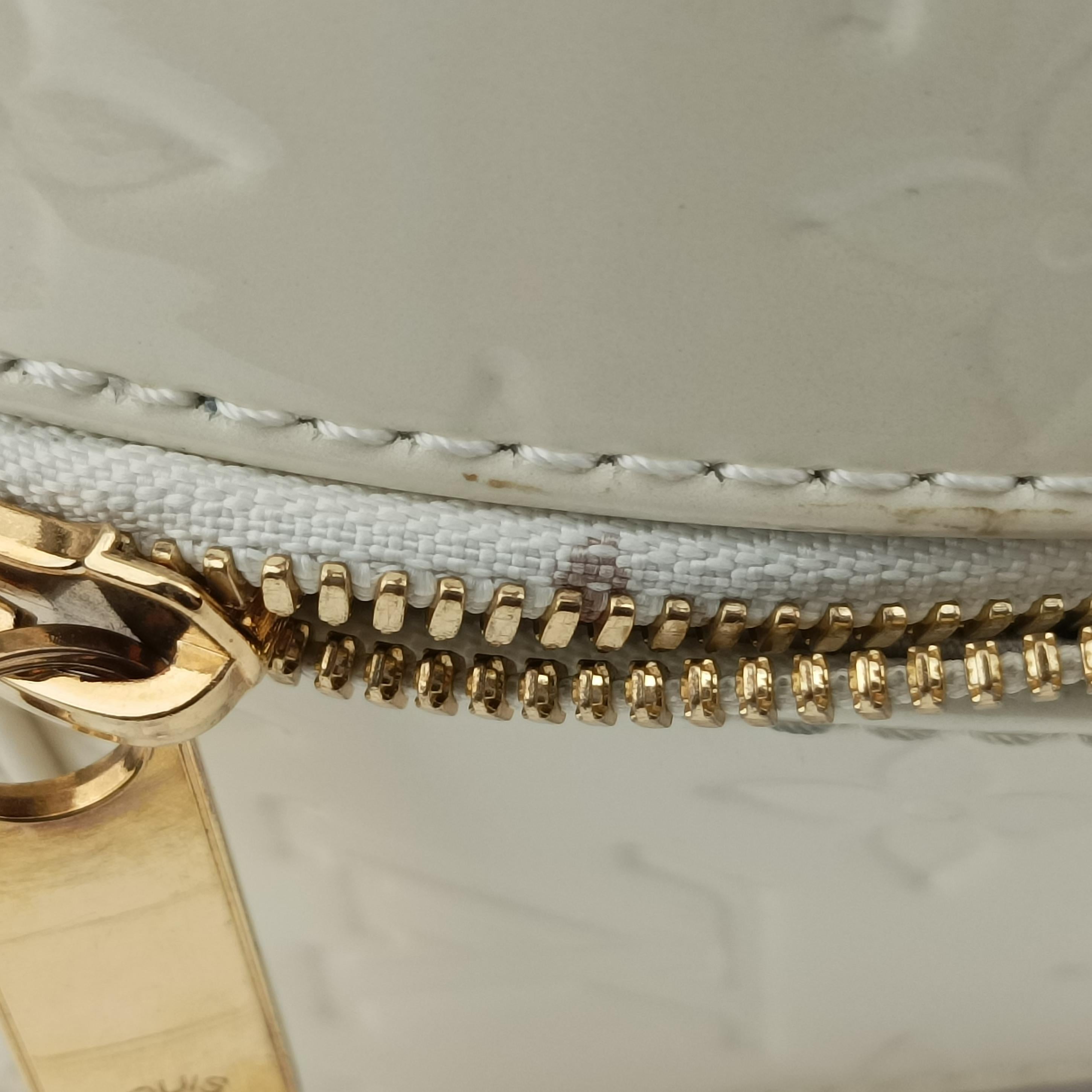 Pre-owned Louis Vuitton Summit Drive Perle Vernis M93514 handbag | stylenewstar