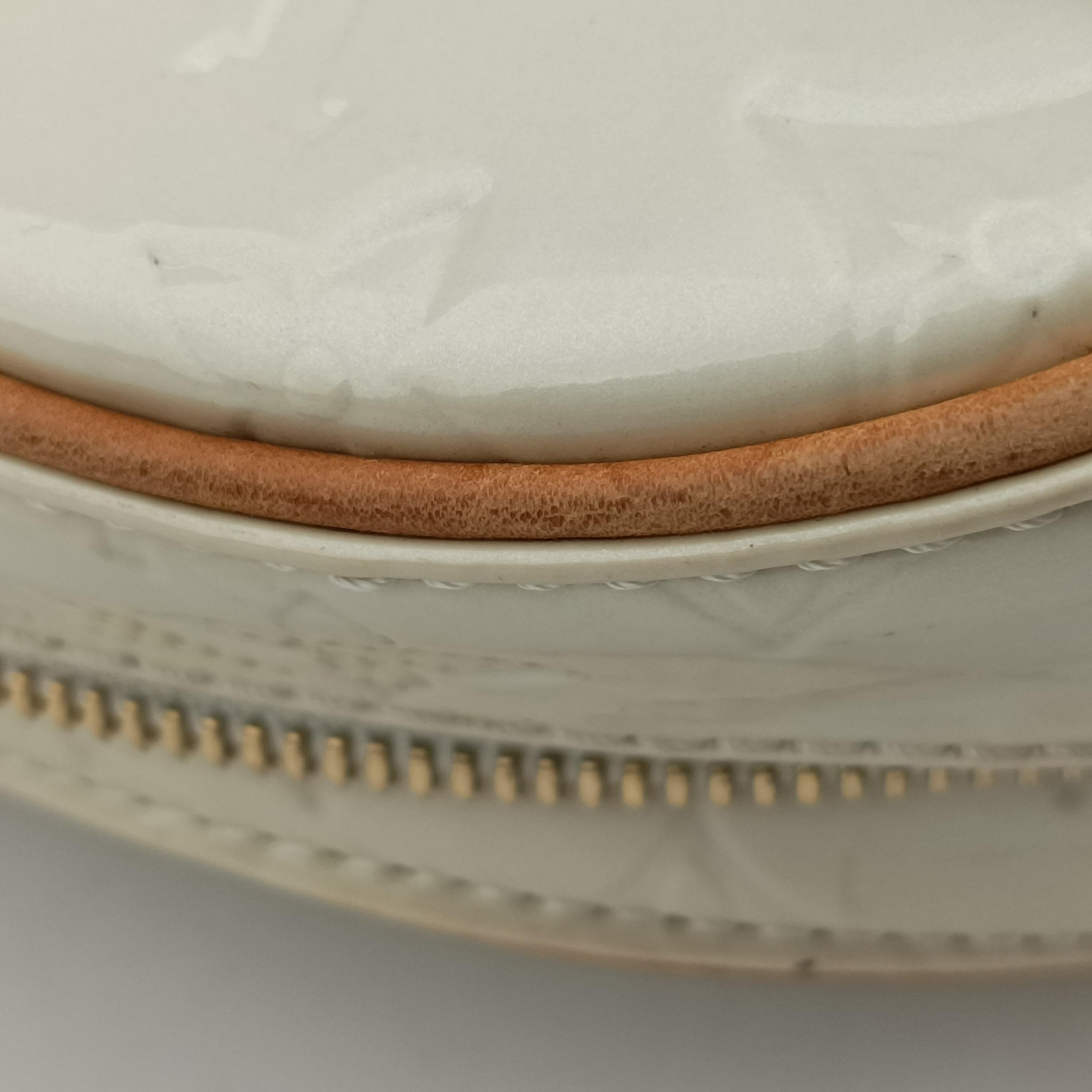 Pre-owned Louis Vuitton Summit Drive Perle Vernis M93514 handbag | stylenewstar