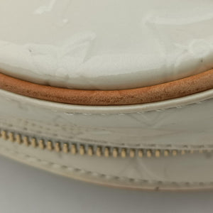 Pre-owned Louis Vuitton Summit Drive Perle Vernis M93514 handbag | stylenewstar