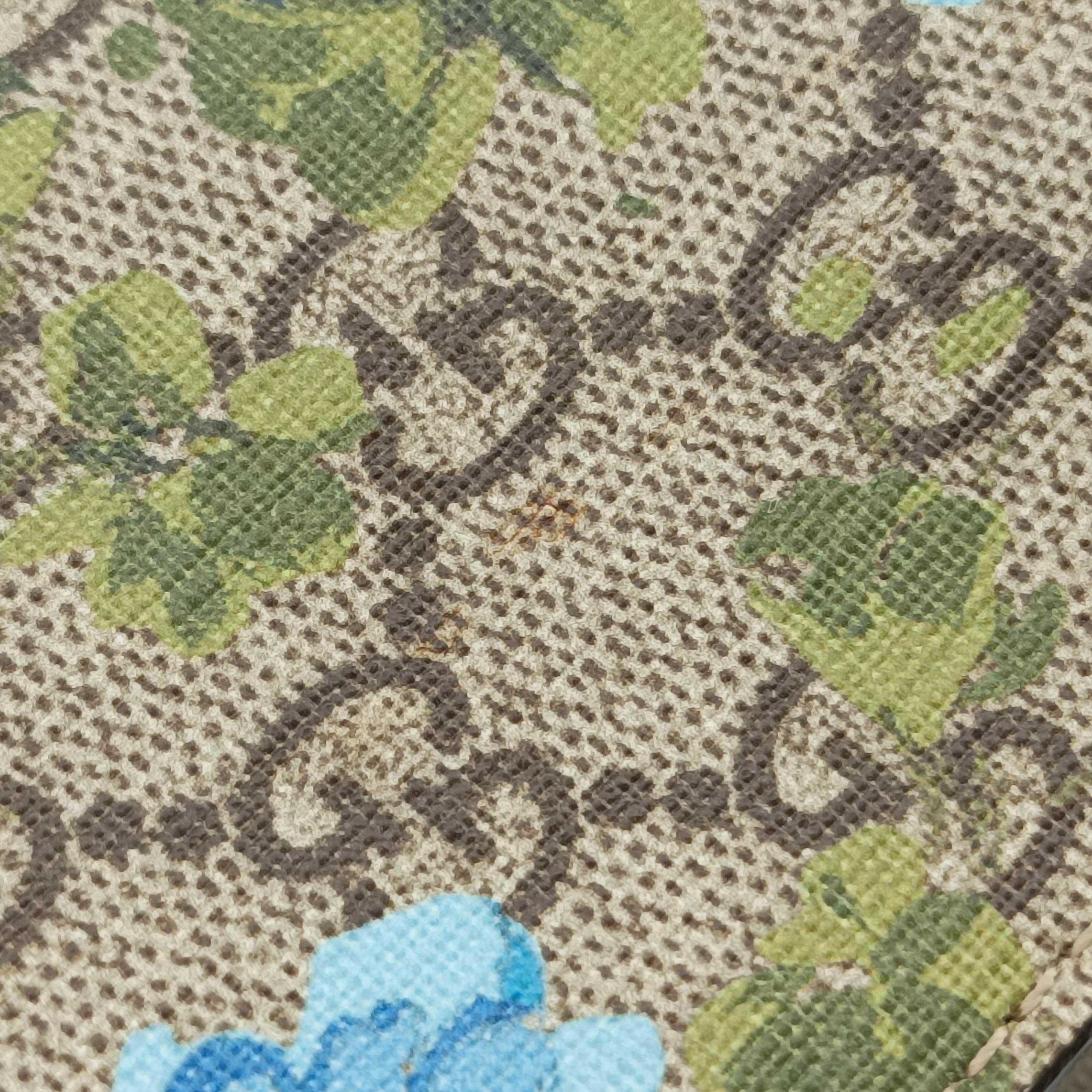 Secondhand Gucci GG Supreme Linea C Blooms GucciGhost Beige x Multicolour PVC coated canvas 414476 shoulderbag | stylenewstar