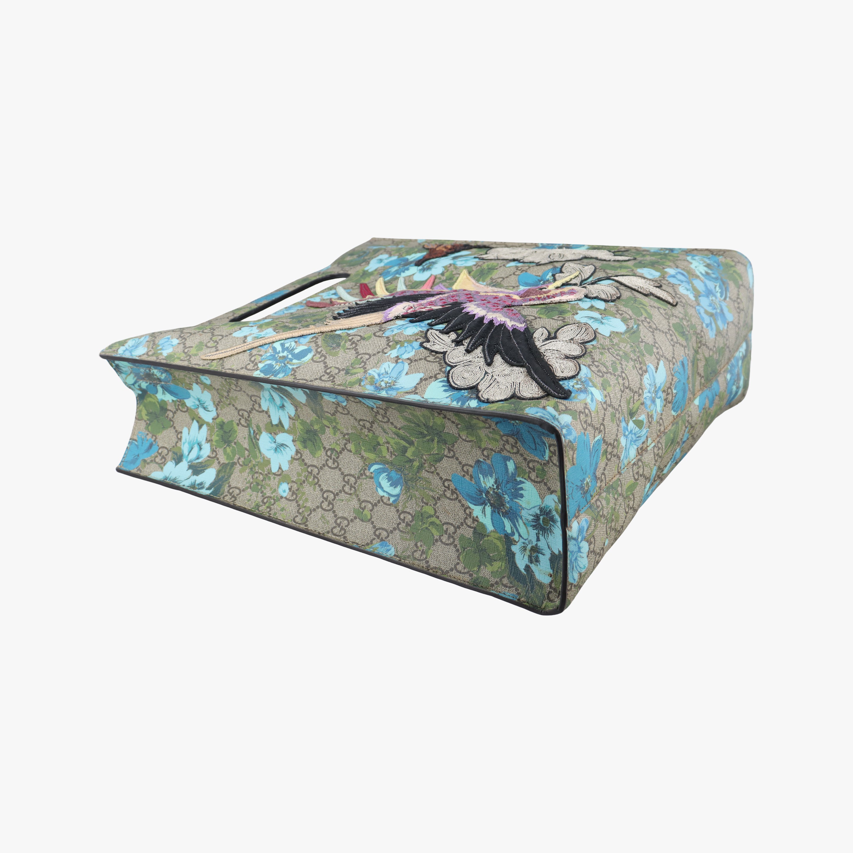 Secondhand Gucci GG Supreme Linea C Blooms GucciGhost Beige x Multicolour PVC coated canvas 414476 shoulderbag | stylenewstar