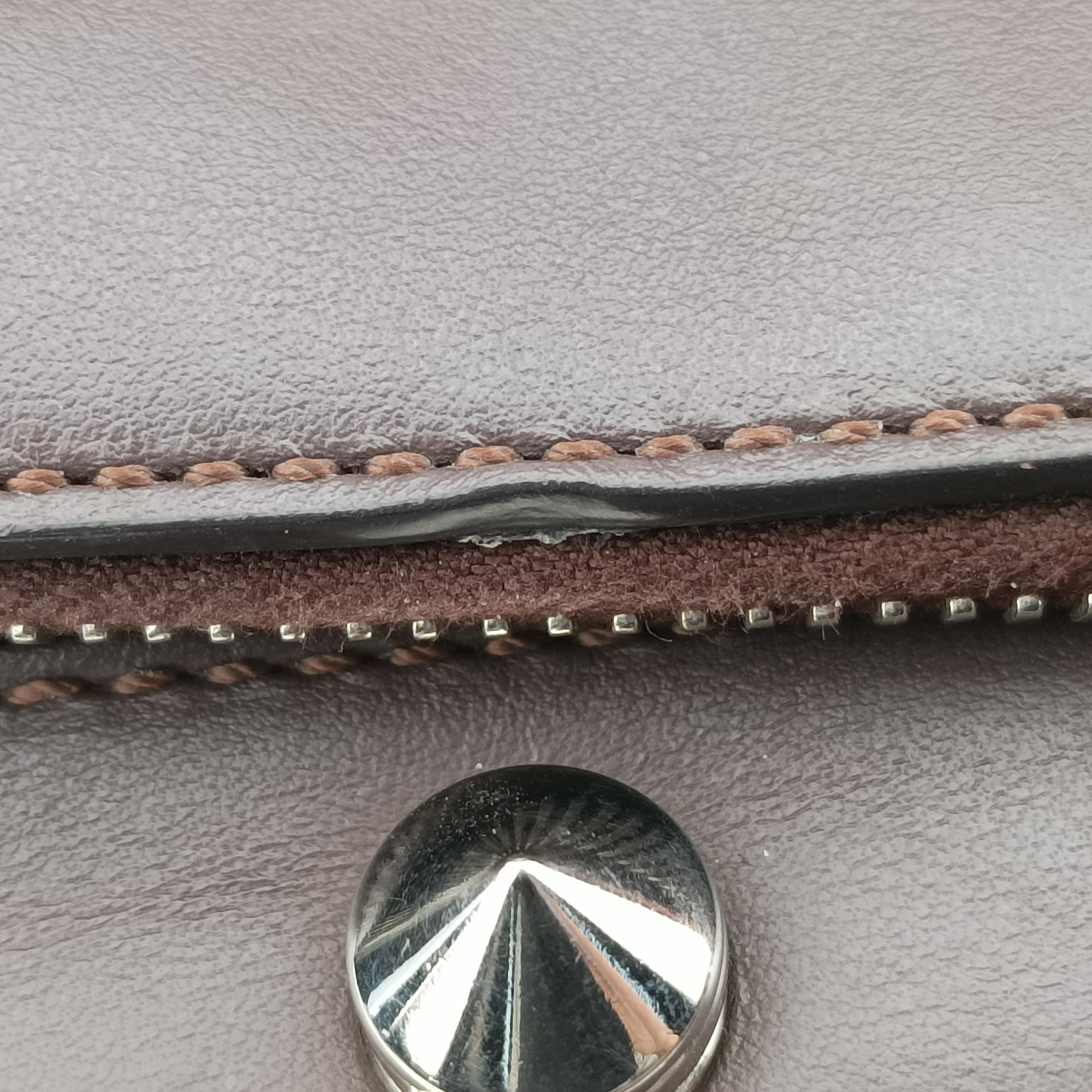 Pre-owned Fendi Dotcom Click Small Brown Leather 8BN299 shoulderbag | stylenewstar