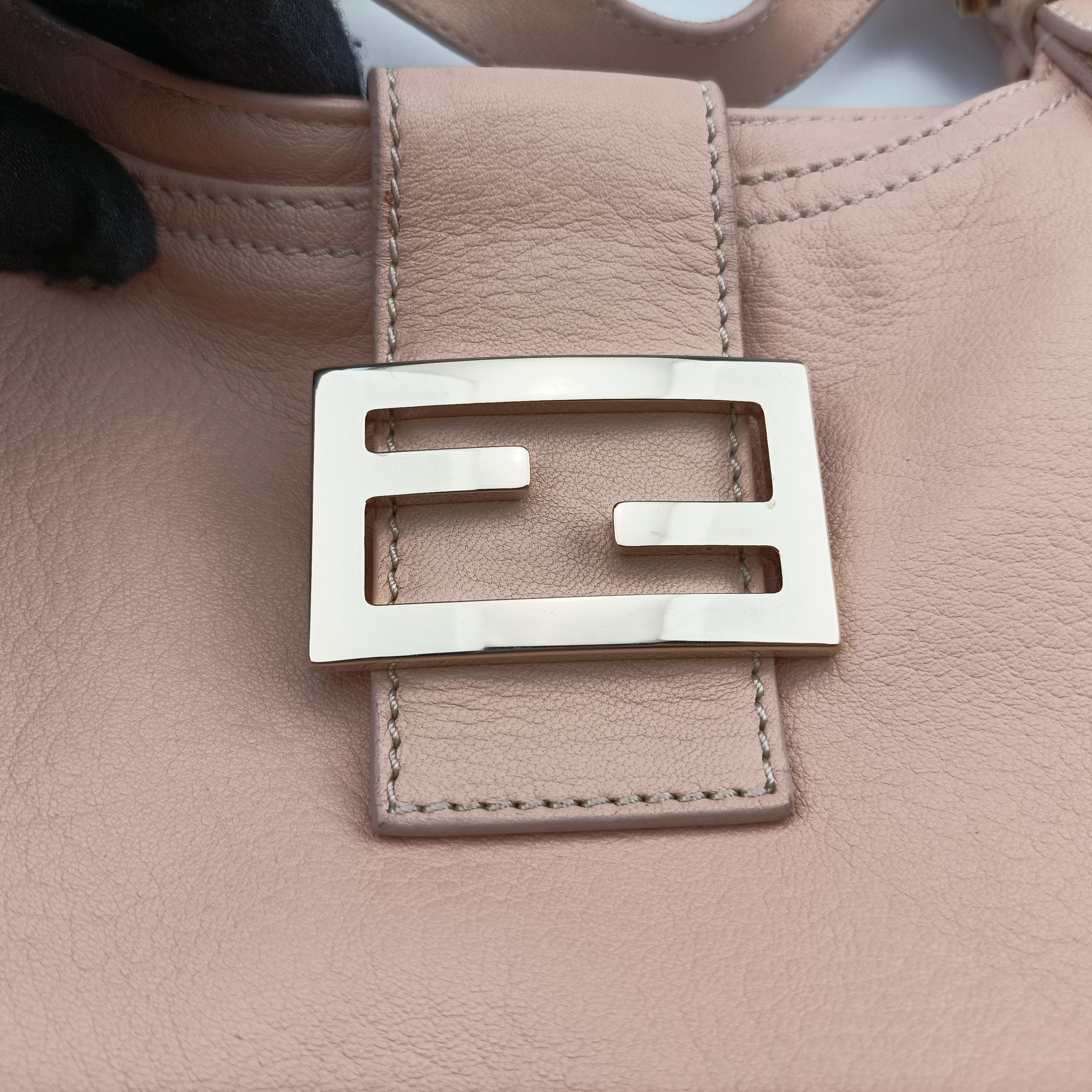Pre-owned Fendi Mamma Baguette Pink Leather 8BR463 clutchbag | stylenewstar