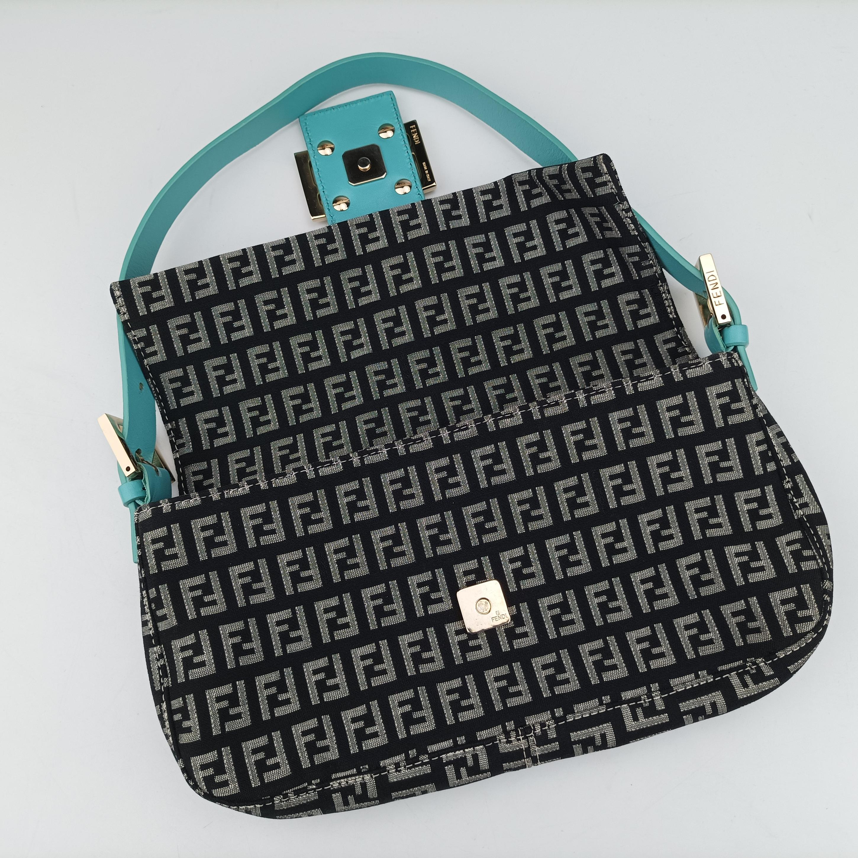 Pre-owned Fendi Mamma Baguette Beige×blue canvas×Leather 23908B shoulderbag | stylenewstar