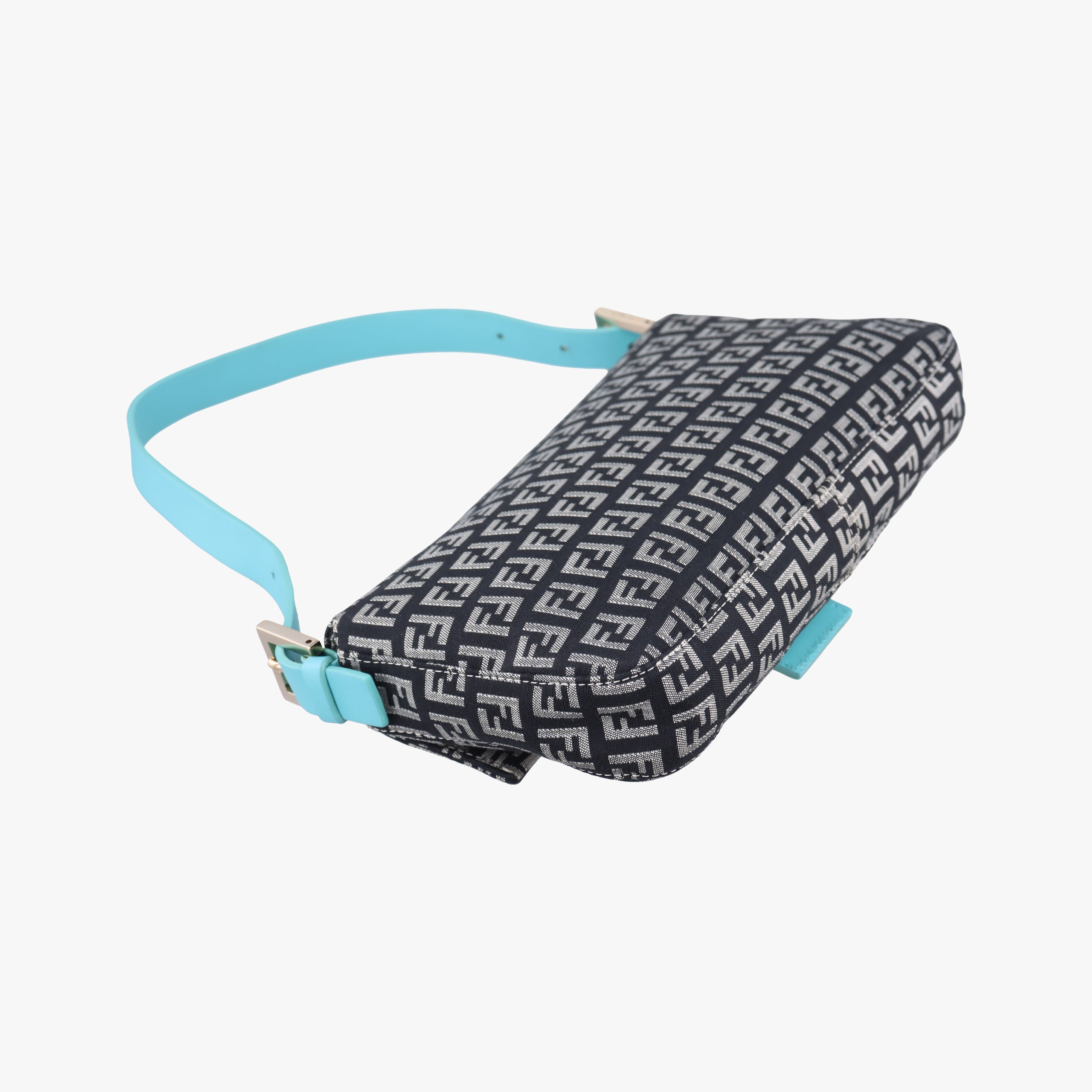 Pre-owned Fendi Mamma Baguette Beige×blue canvas×Leather 23908B shoulderbag | stylenewstar