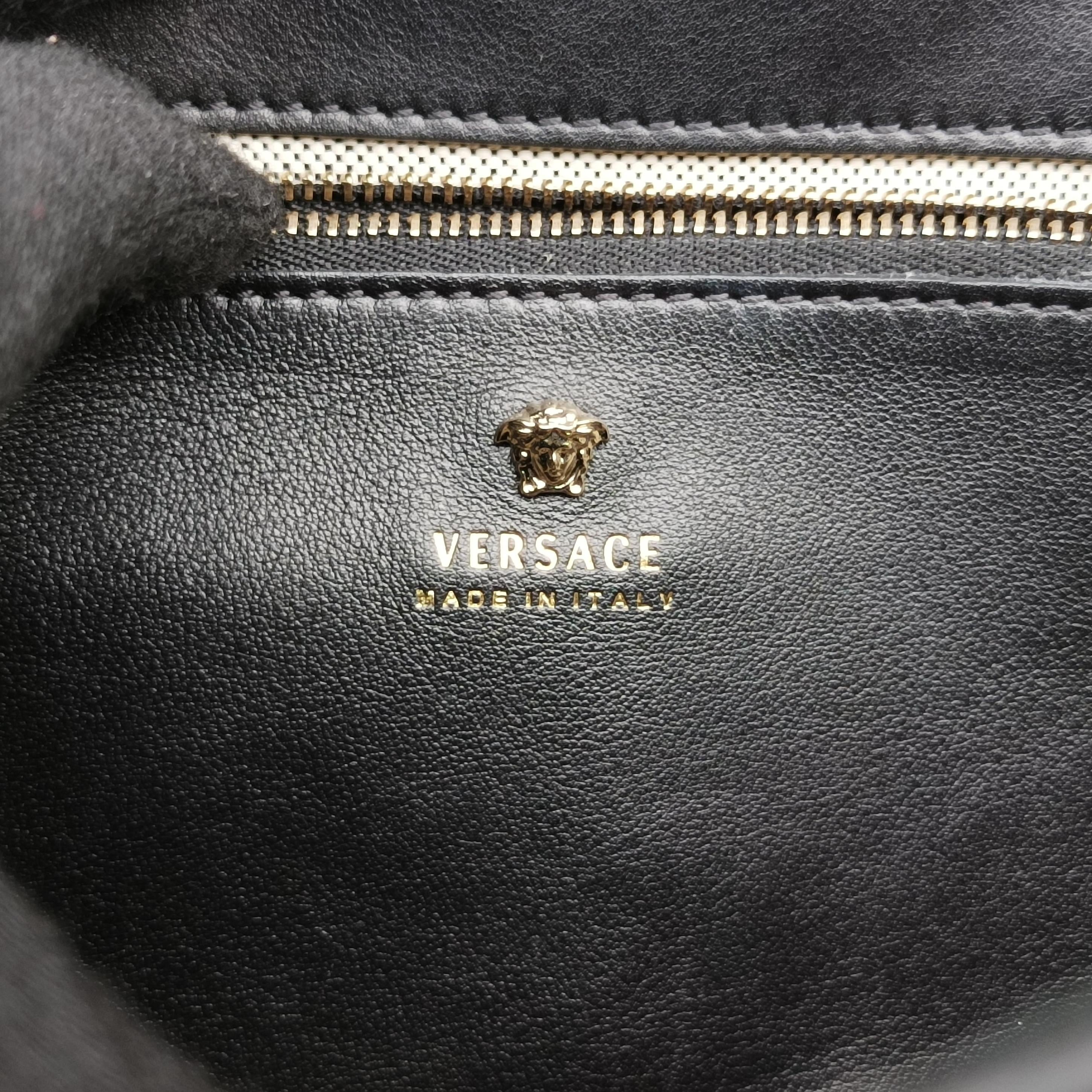 Pre-owned VERSACE Palazzo Empire Black Leather  shoulderbag | stylenewstar