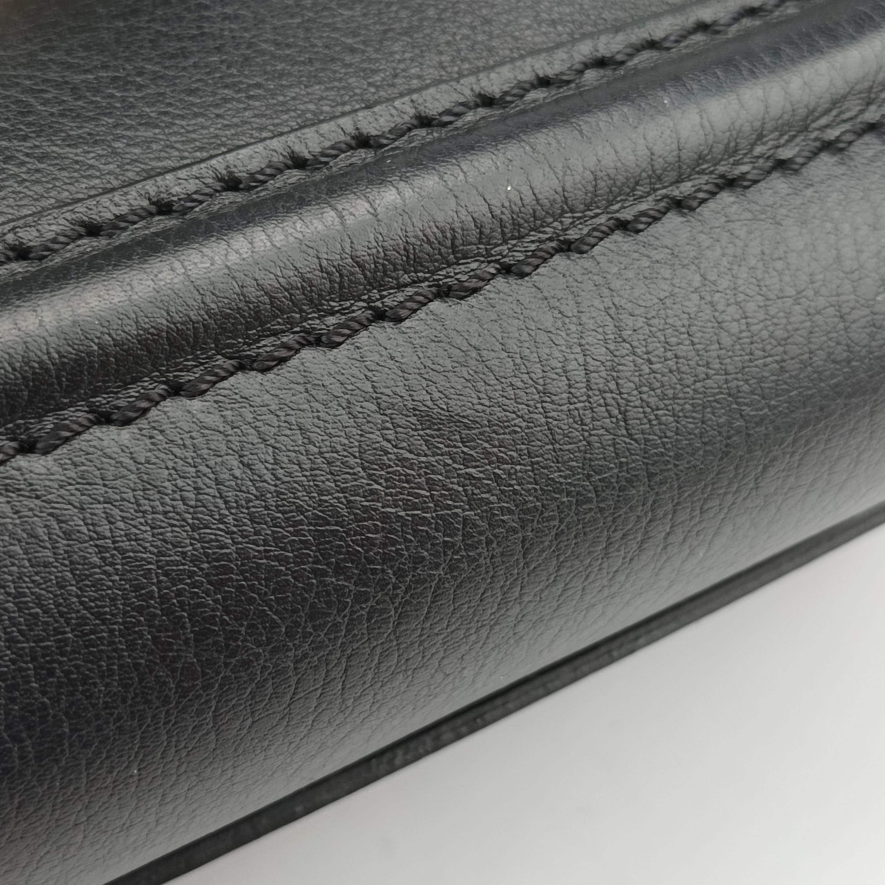 Pre-owned VERSACE Palazzo Empire Black Leather  shoulderbag | stylenewstar