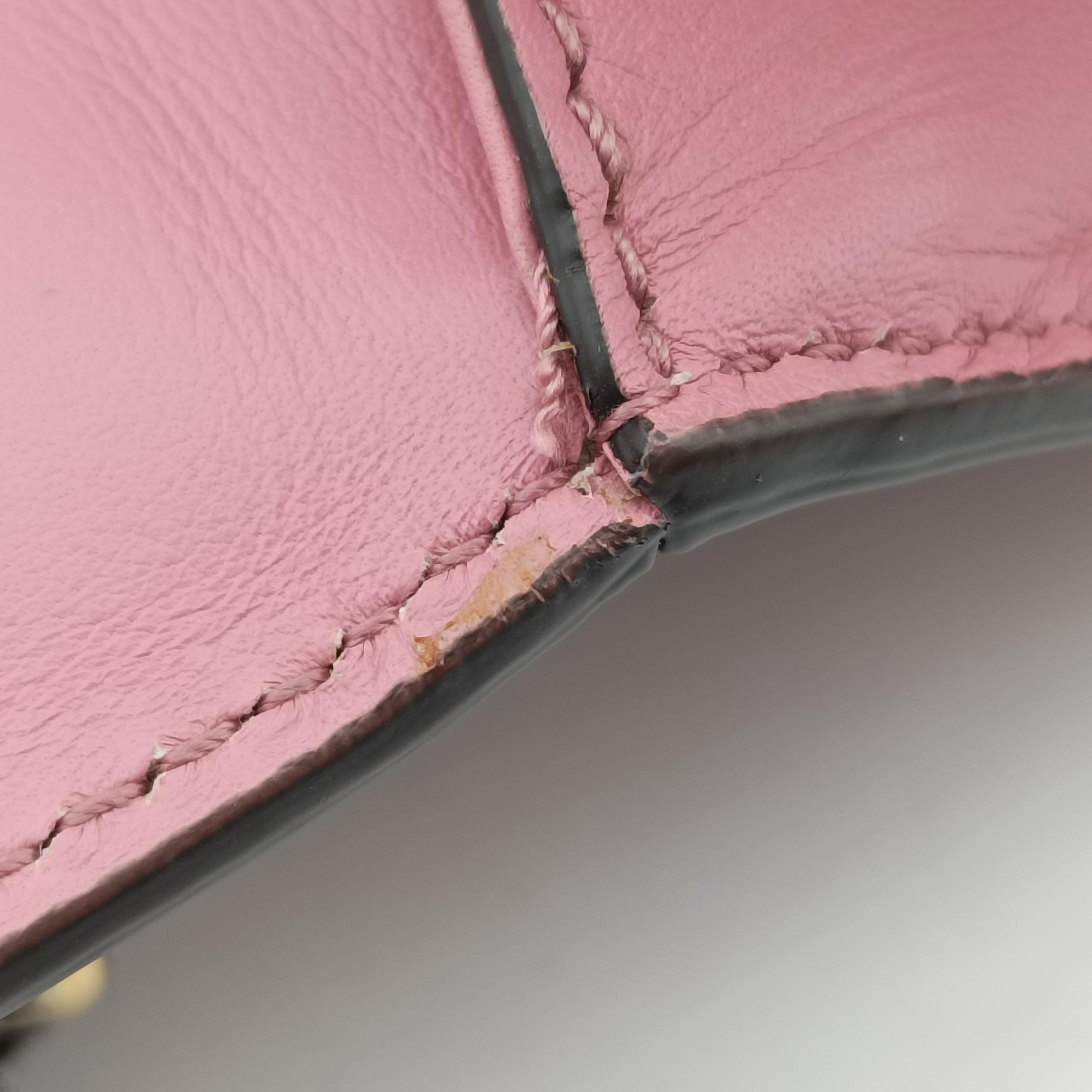 Vintage Gucci Padlock Pink Leather 432182 shoulderbag | stylenewstar