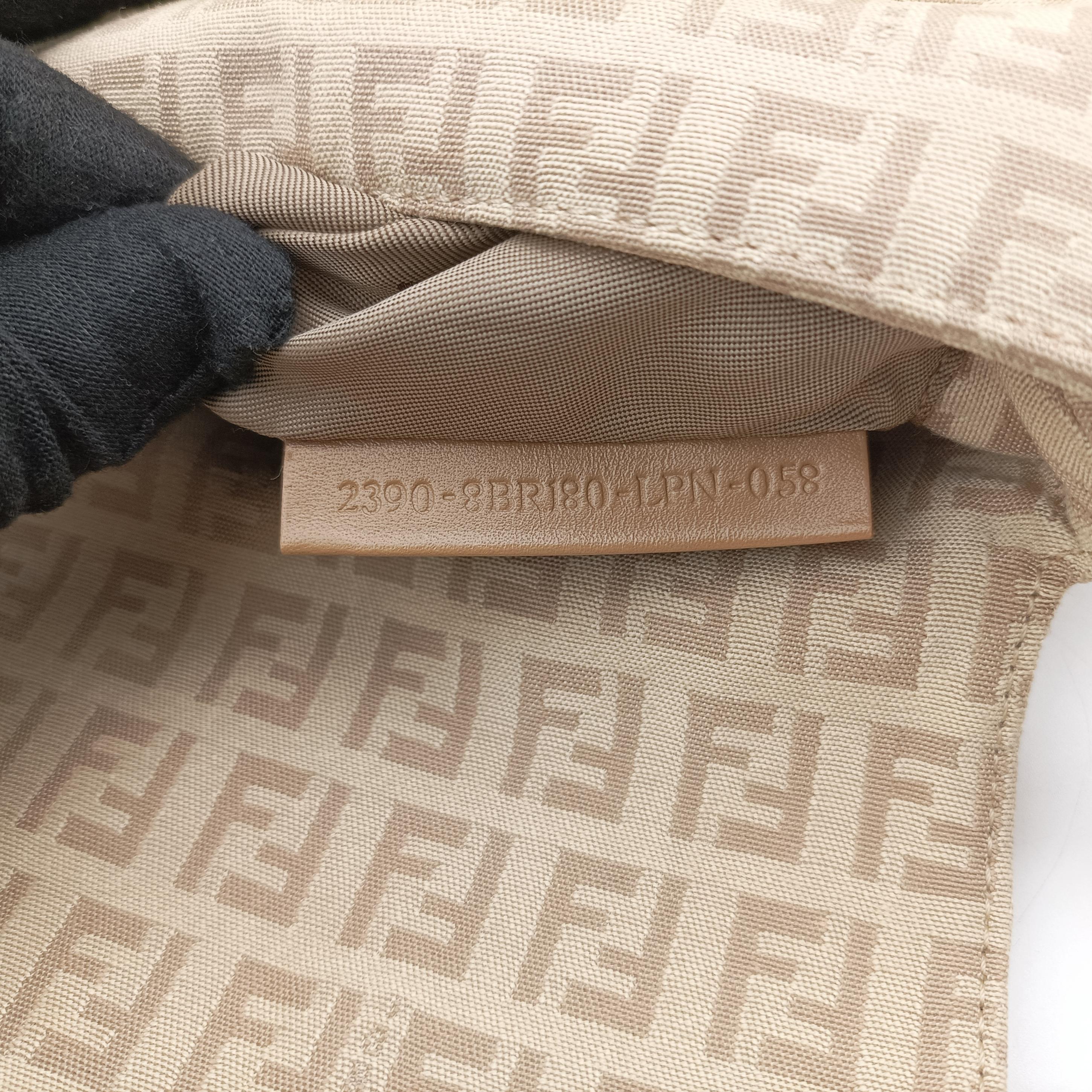 Pre-owned Fendi Baguette Beige Jacquard 8BR180 shoulderbag | stylenewstar