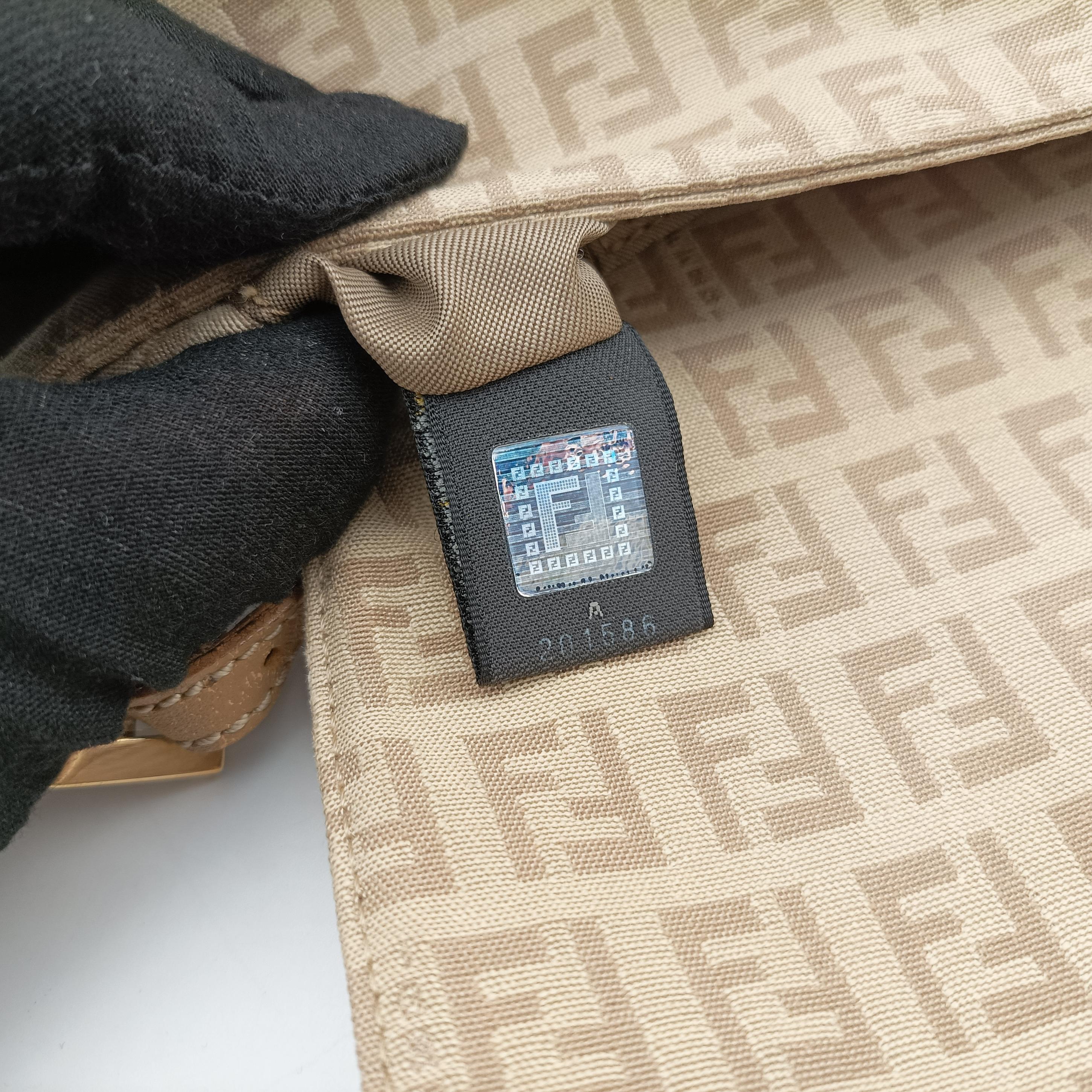 Pre-owned Fendi Baguette Beige Jacquard 8BR180 shoulderbag | stylenewstar