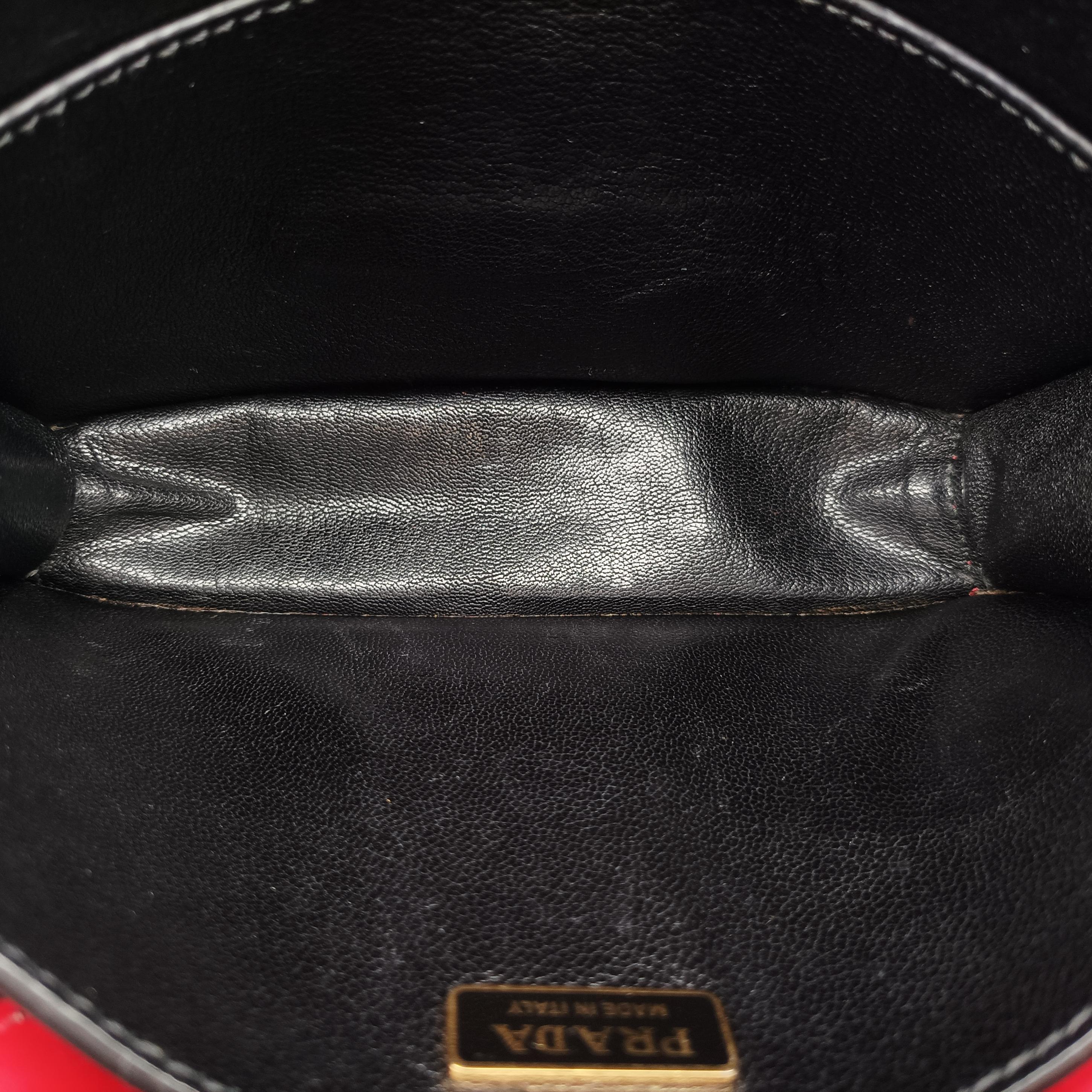 Pre-owned Prada Cahier Red x Black Leather 1BD045 shoulderbag | stylenewstar