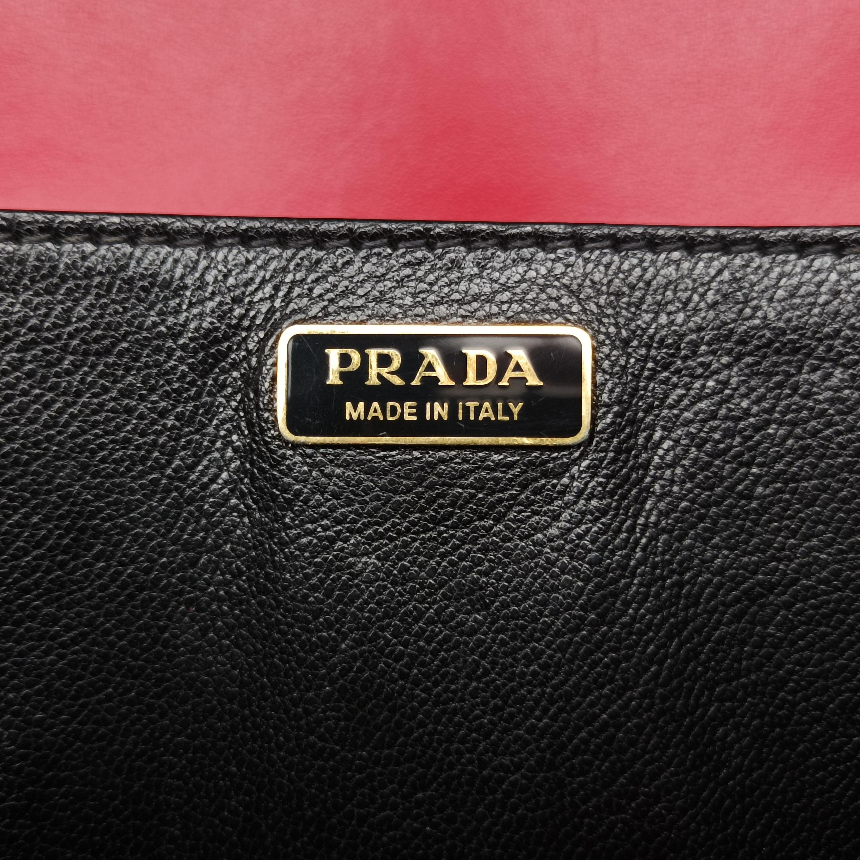 Pre-owned Prada Cahier Red x Black Leather 1BD045 shoulderbag | stylenewstar