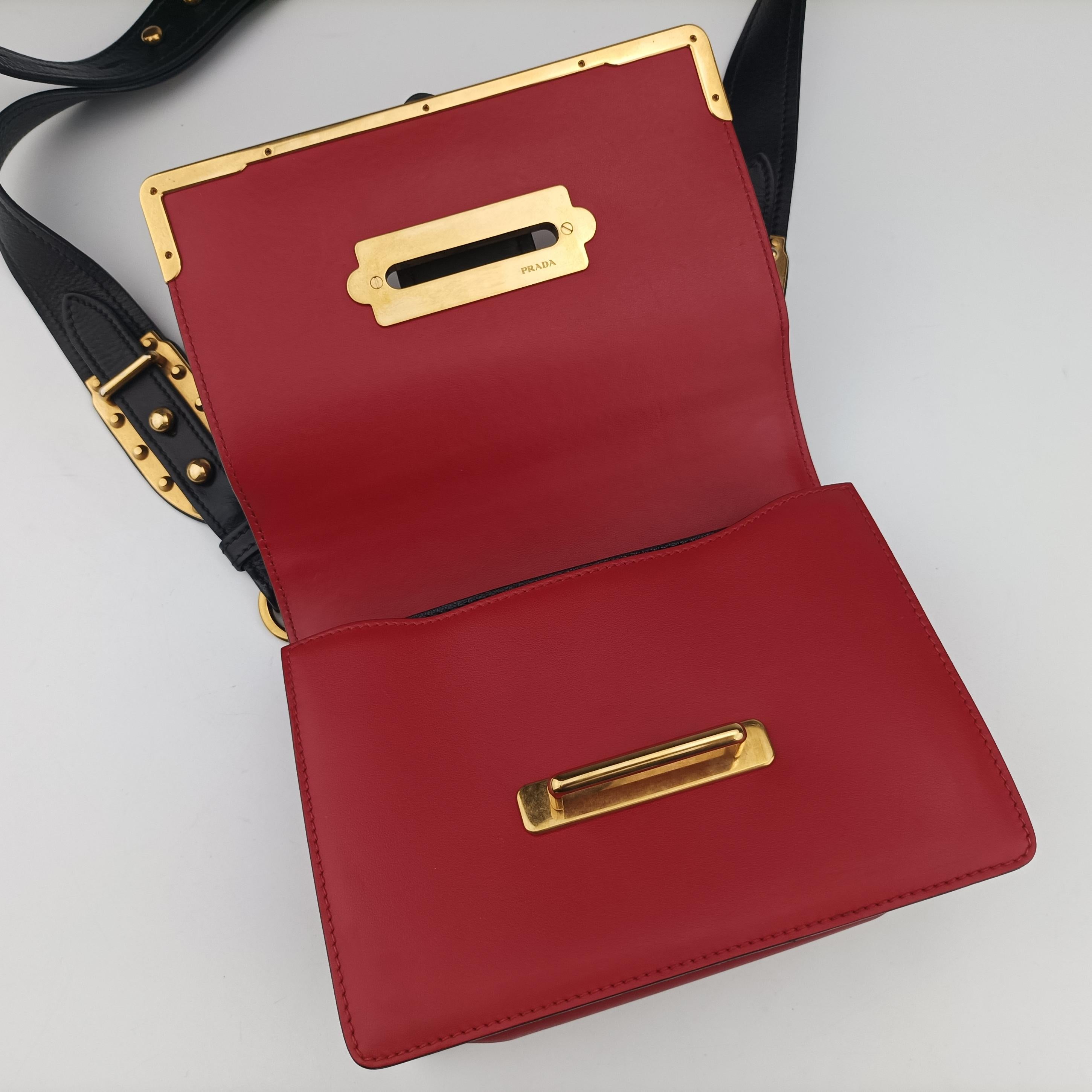 Pre-owned Prada Cahier Red x Black Leather 1BD045 shoulderbag | stylenewstar