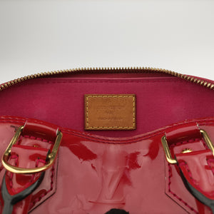 Vintage Louis Vuitton Alma BB pomme d'amour Vernis M91606 shoulderbag | stylenewstar