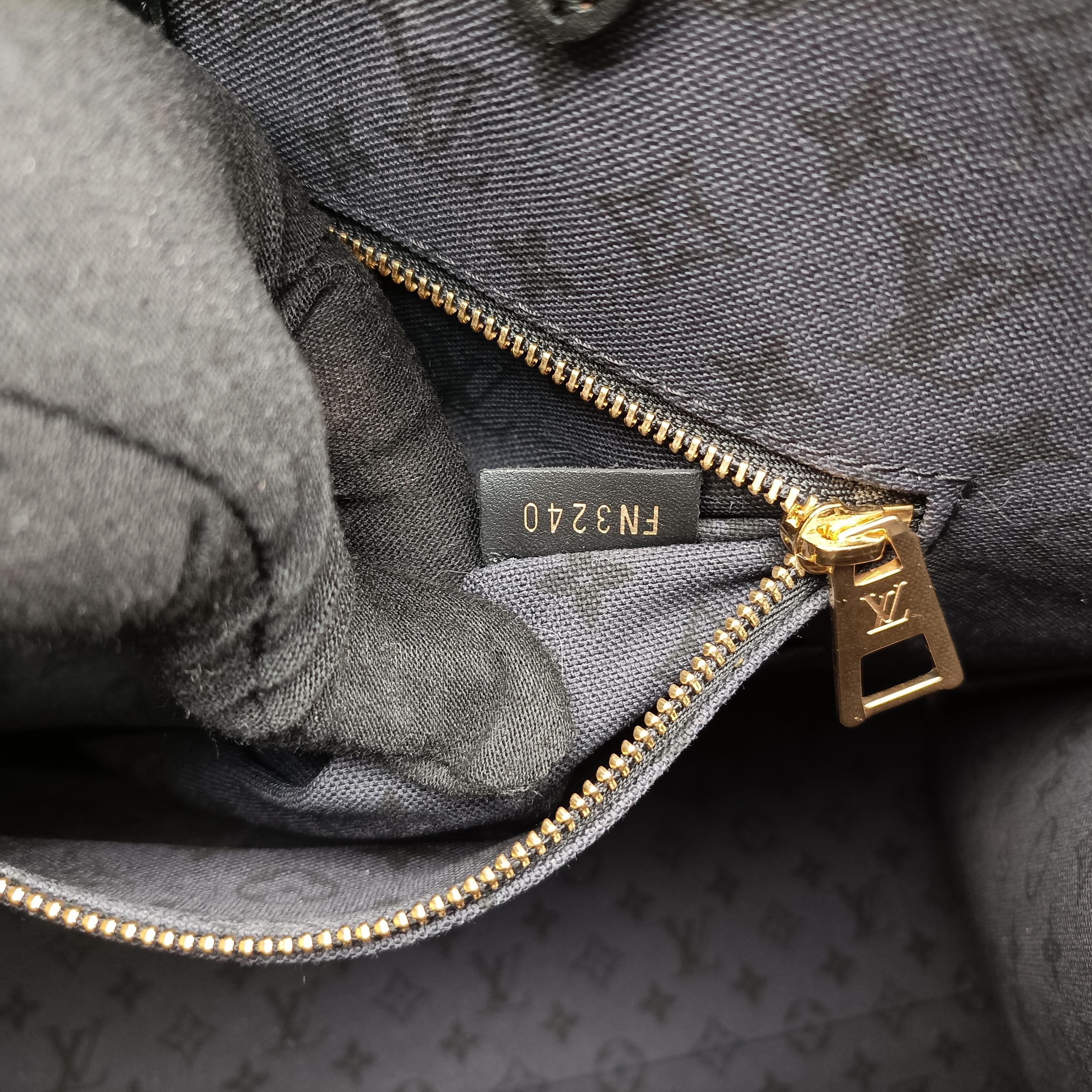 Pre-owned Louis Vuitton Crafty OnTheGo GM Crème Rouge Monogram Giant M45358 shoulderbag | stylenewstar