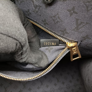 Pre-owned Louis Vuitton Crafty OnTheGo GM Crème Rouge Monogram Giant M45358 shoulderbag | stylenewstar
