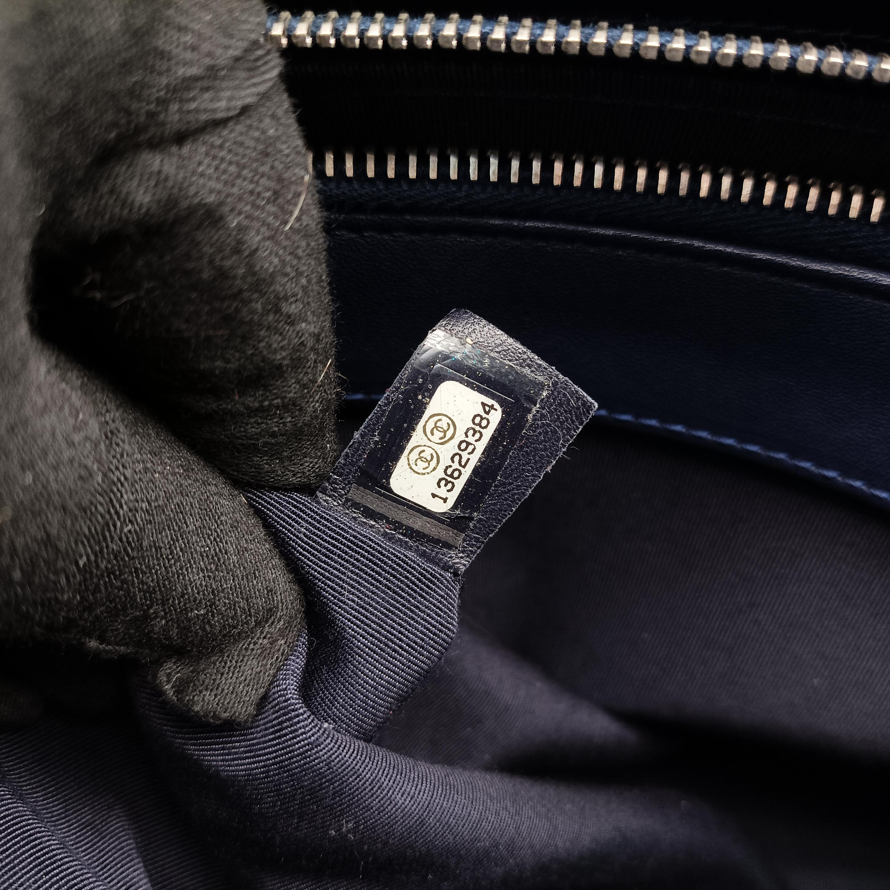 Pre-owned Chanel Paris-Venice Vinyl Lipstick Ligne Blue Patent Leather A47926 shoulderbag | stylenewstar