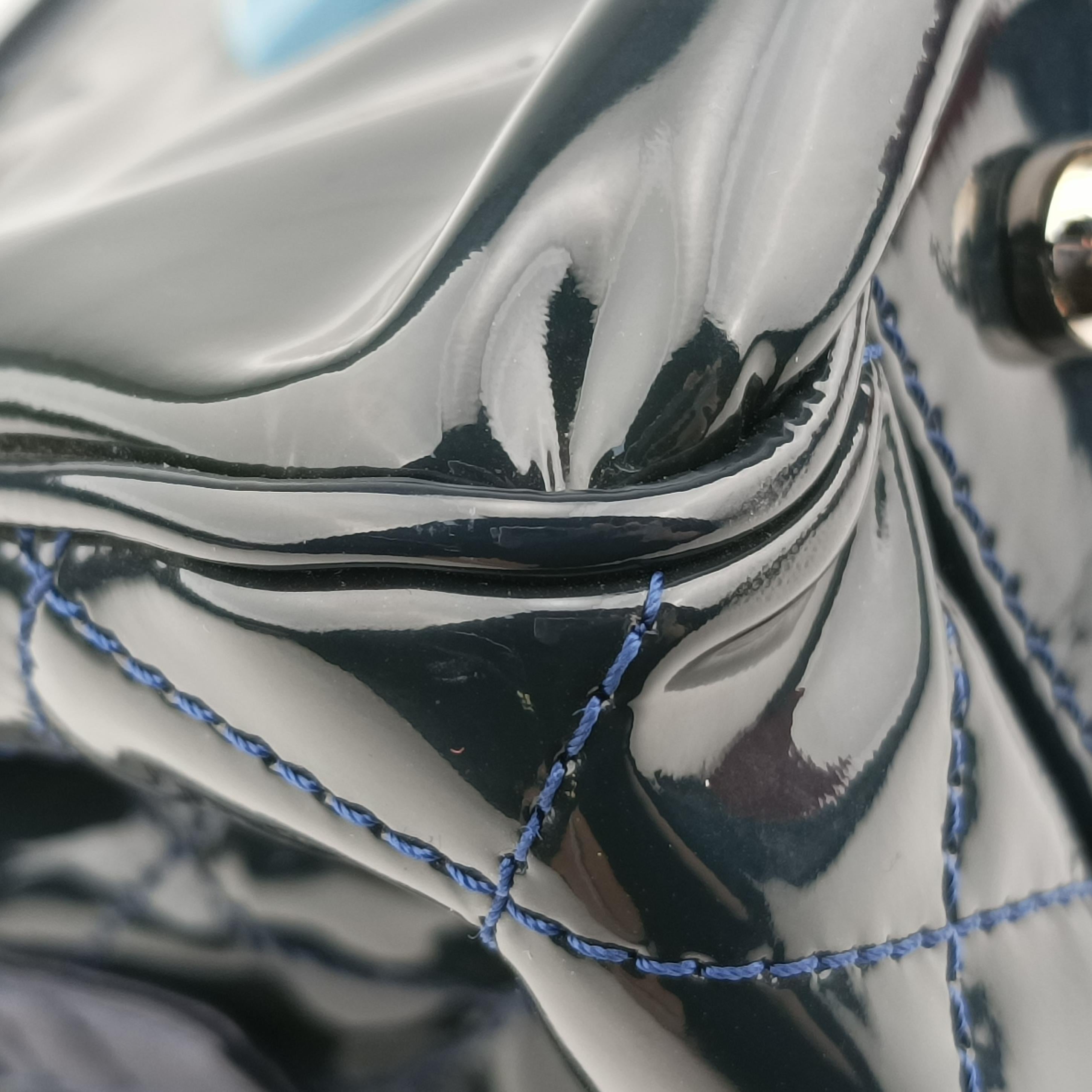 Pre-owned Chanel Paris-Venice Vinyl Lipstick Ligne Blue Patent Leather A47926 shoulderbag | stylenewstar