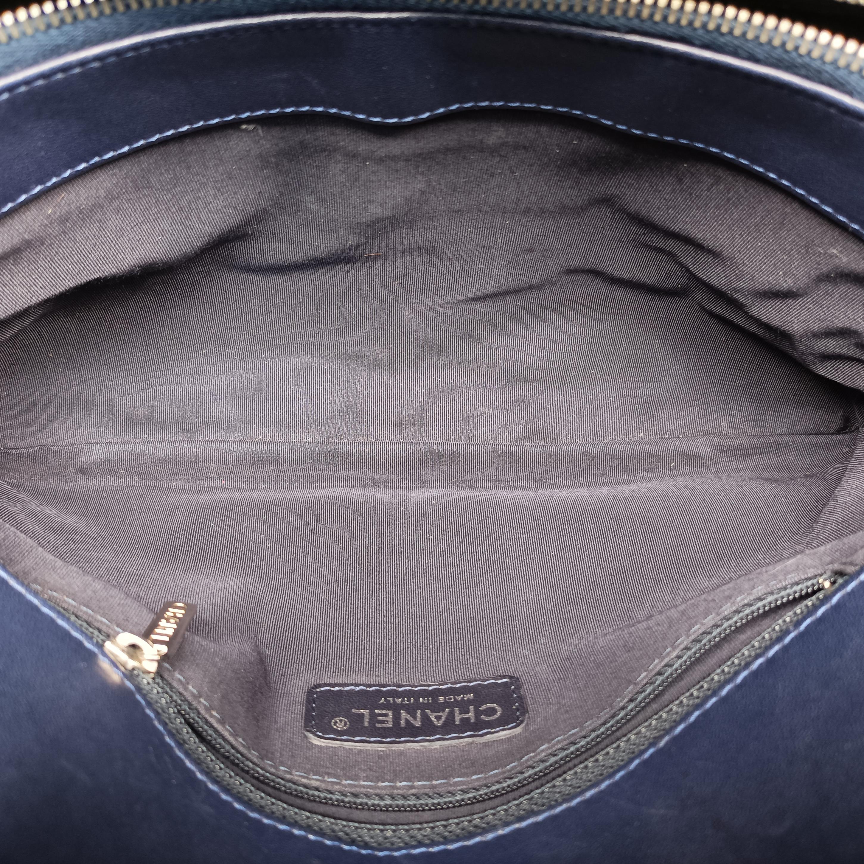 Pre-owned Chanel Paris-Venice Vinyl Lipstick Ligne Blue Patent Leather A47926 shoulderbag | stylenewstar