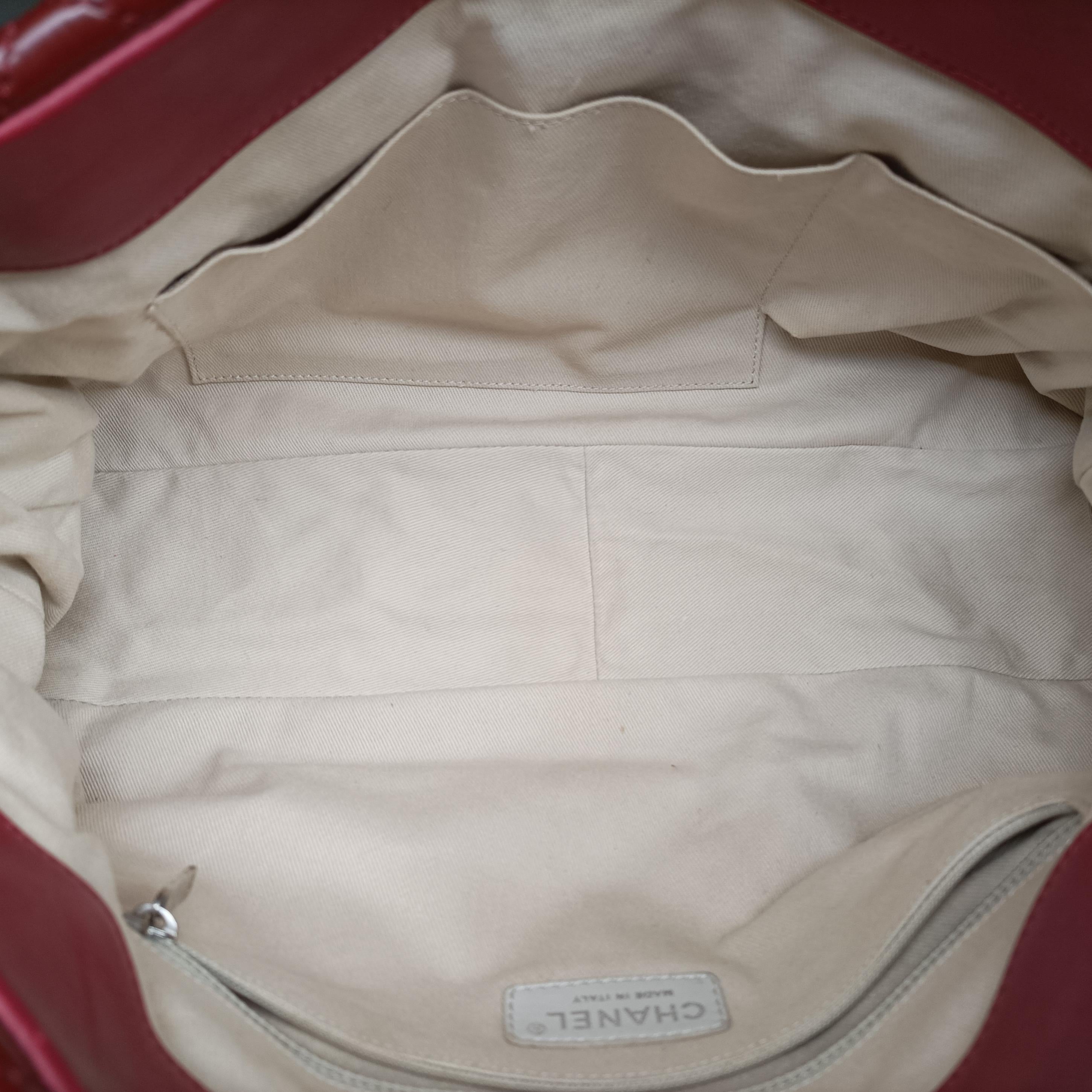 Pre-owned Chanel Matelasse Red Patent Leather A67292 shoulderbag | stylenewstar