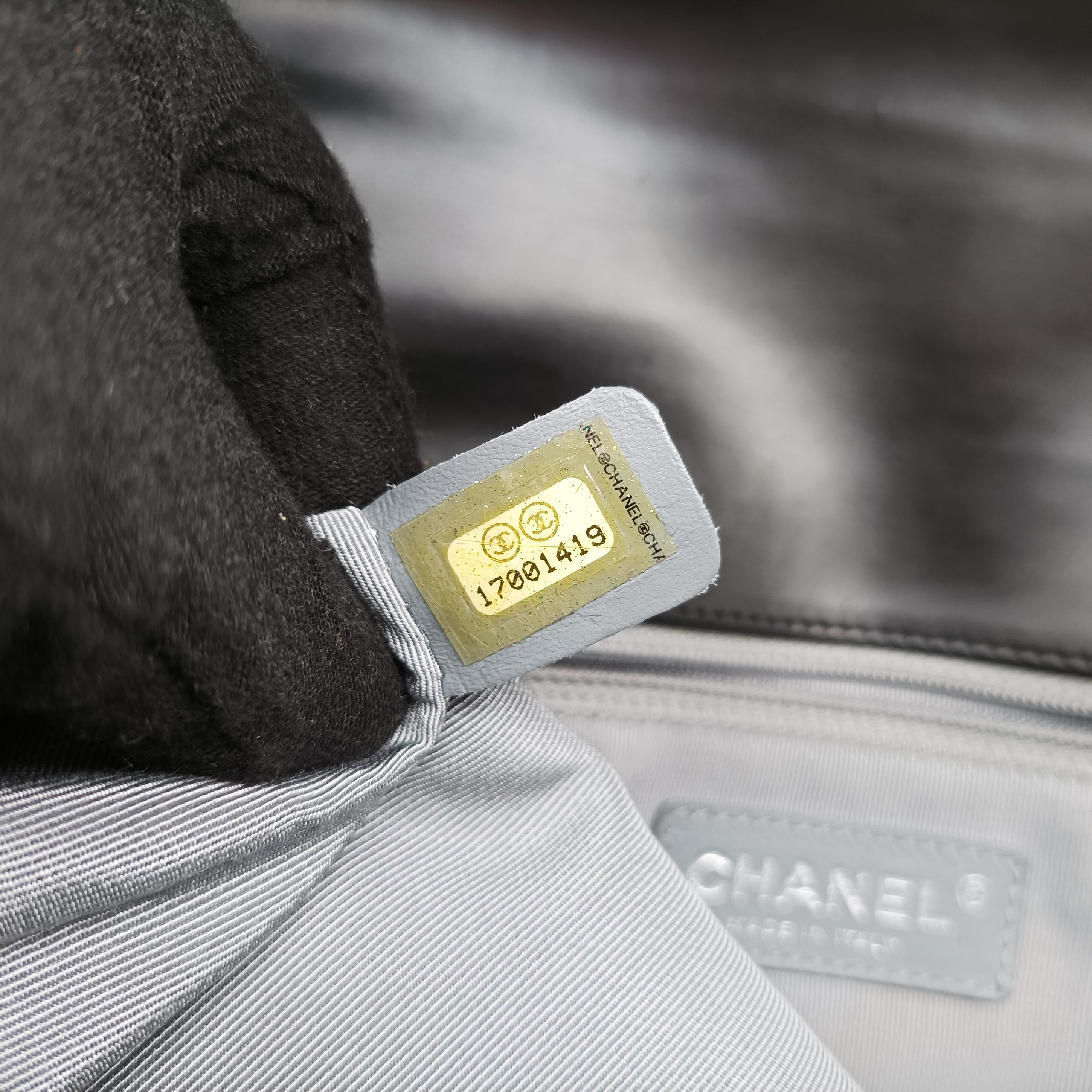 Pre-owned Chanel BOY CHANEL Black Enamel A67021 shoulderbag | stylenewstar