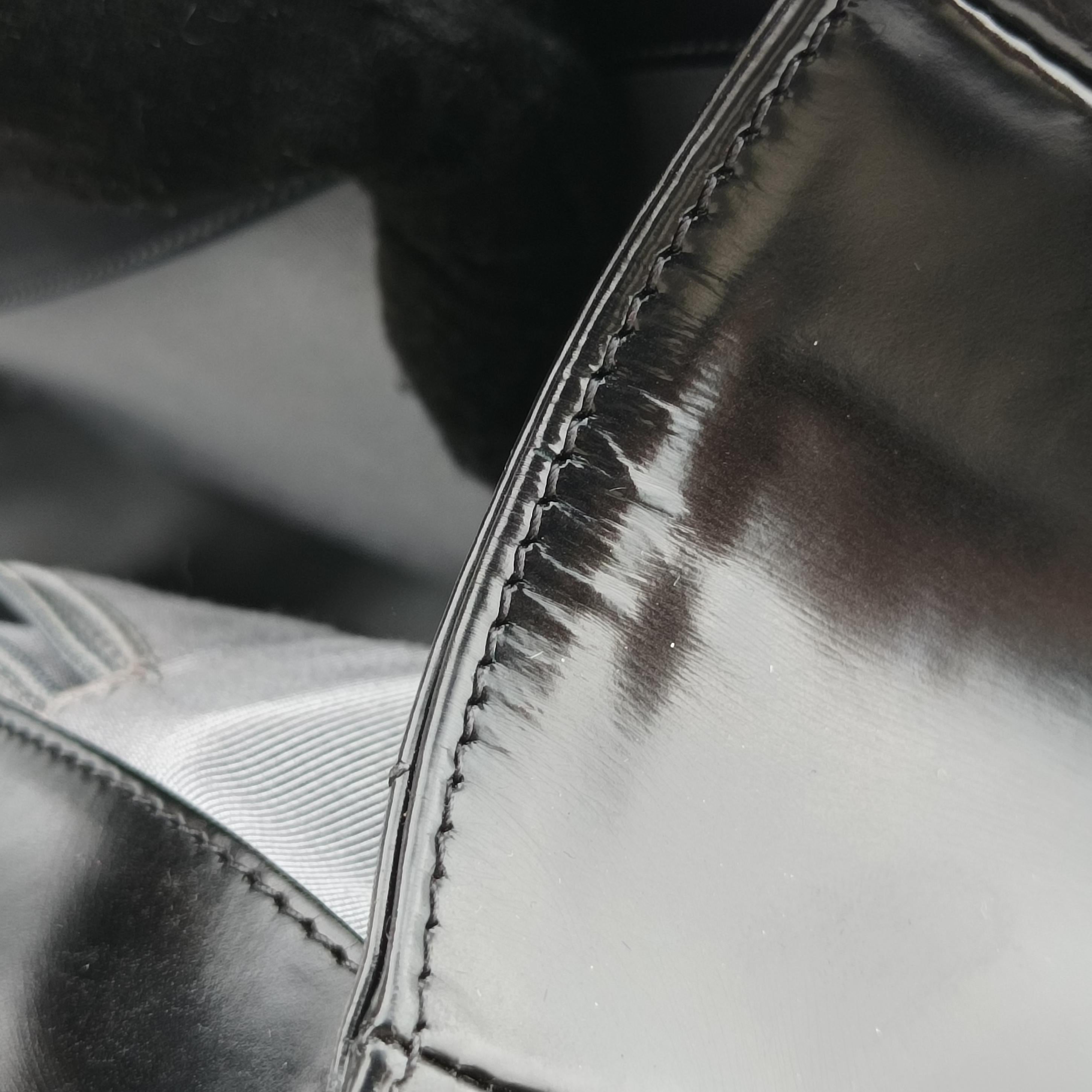 Pre-owned Chanel BOY CHANEL Black Enamel A67021 shoulderbag | stylenewstar