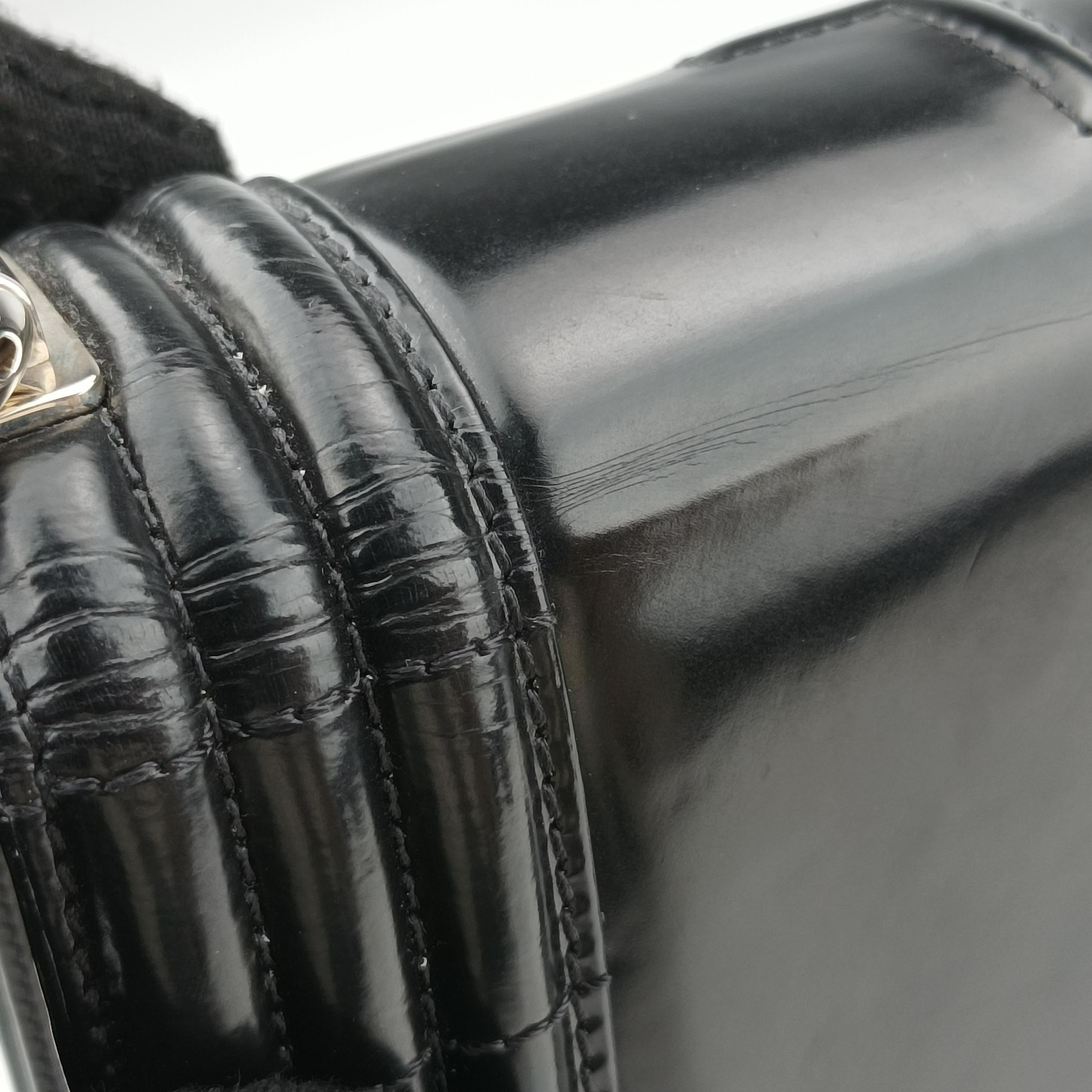 Pre-owned Chanel BOY CHANEL Black Enamel A67021 shoulderbag | stylenewstar