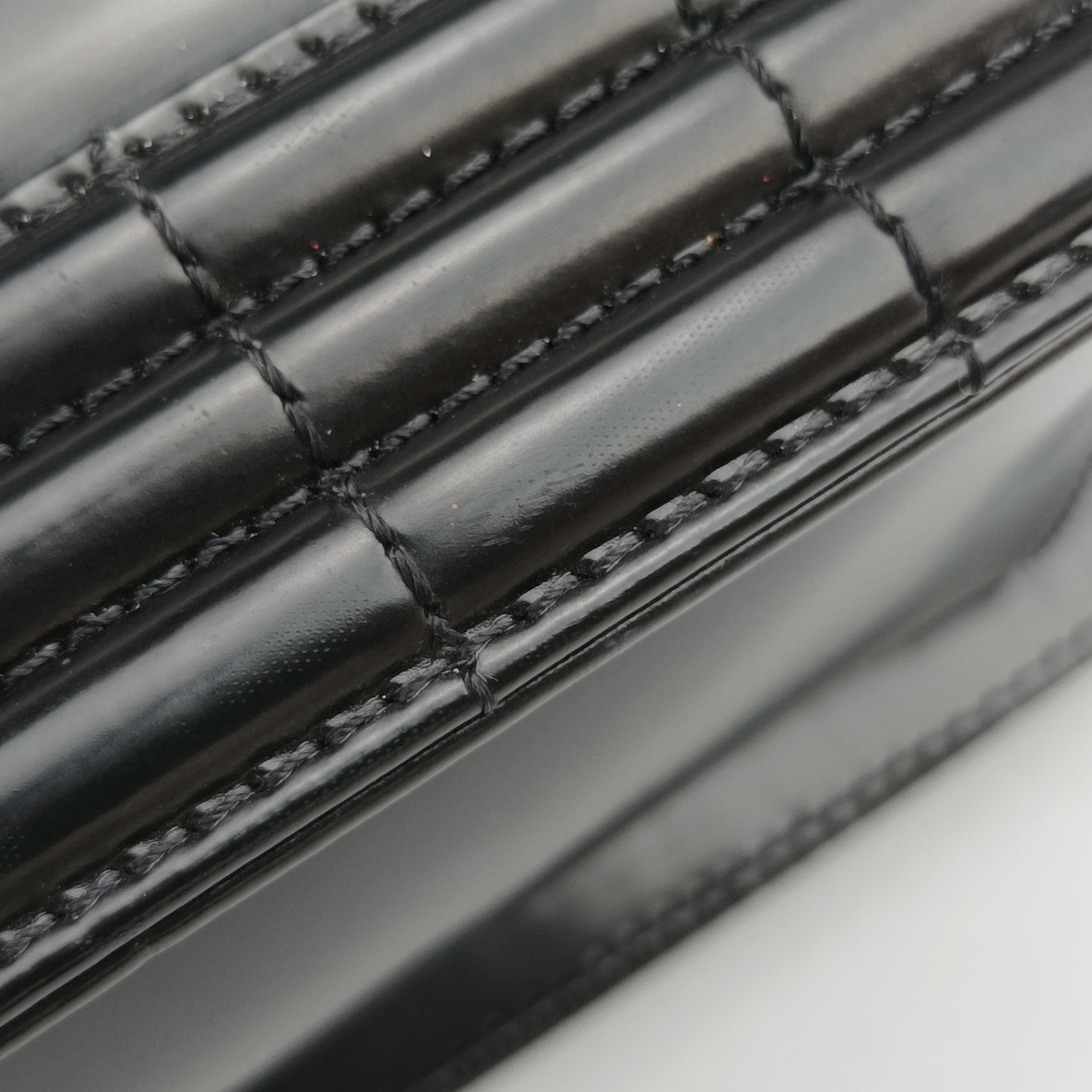 Pre-owned Chanel BOY CHANEL Black Enamel A67021 shoulderbag | stylenewstar