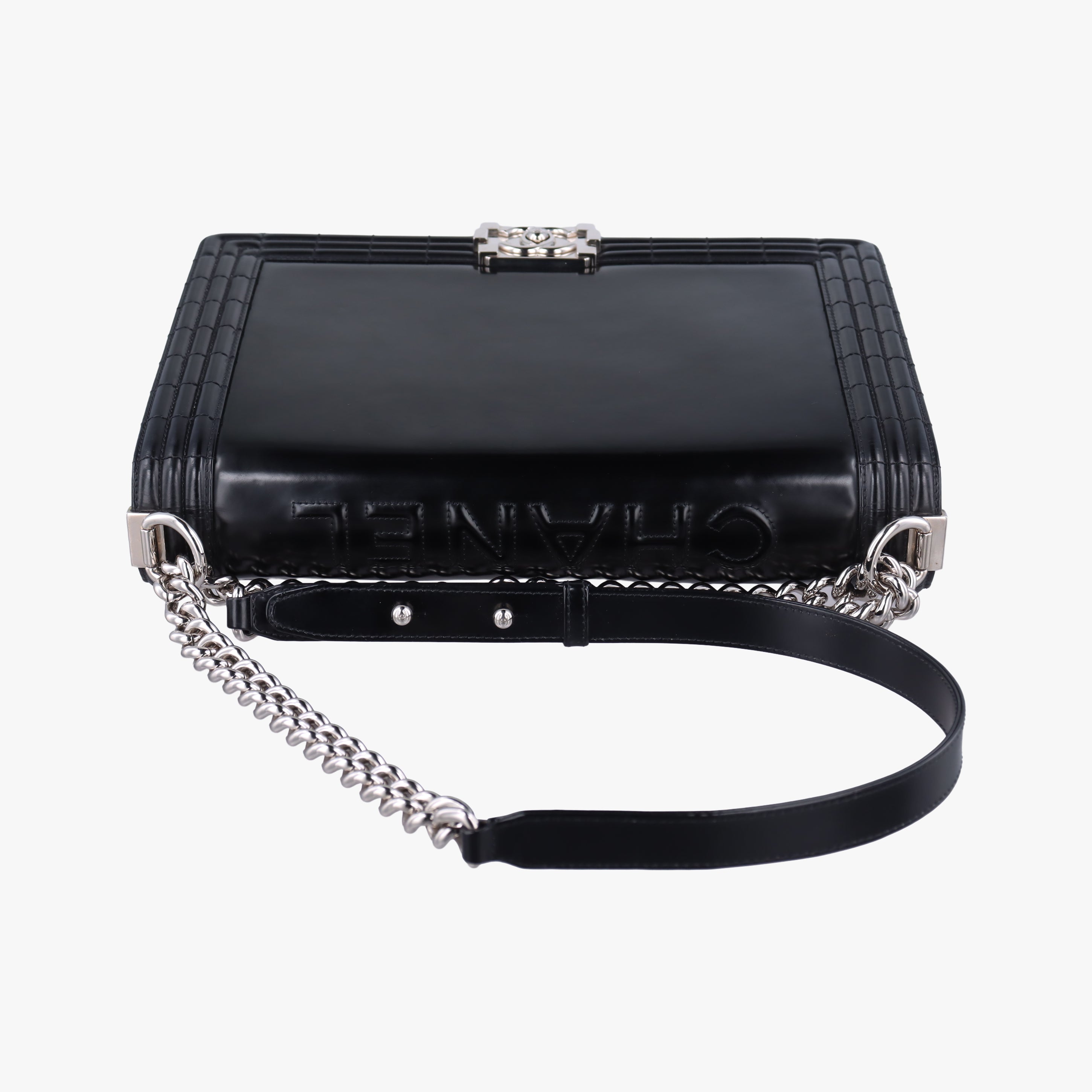 Pre-owned Chanel BOY CHANEL Black Enamel A67021 shoulderbag | stylenewstar