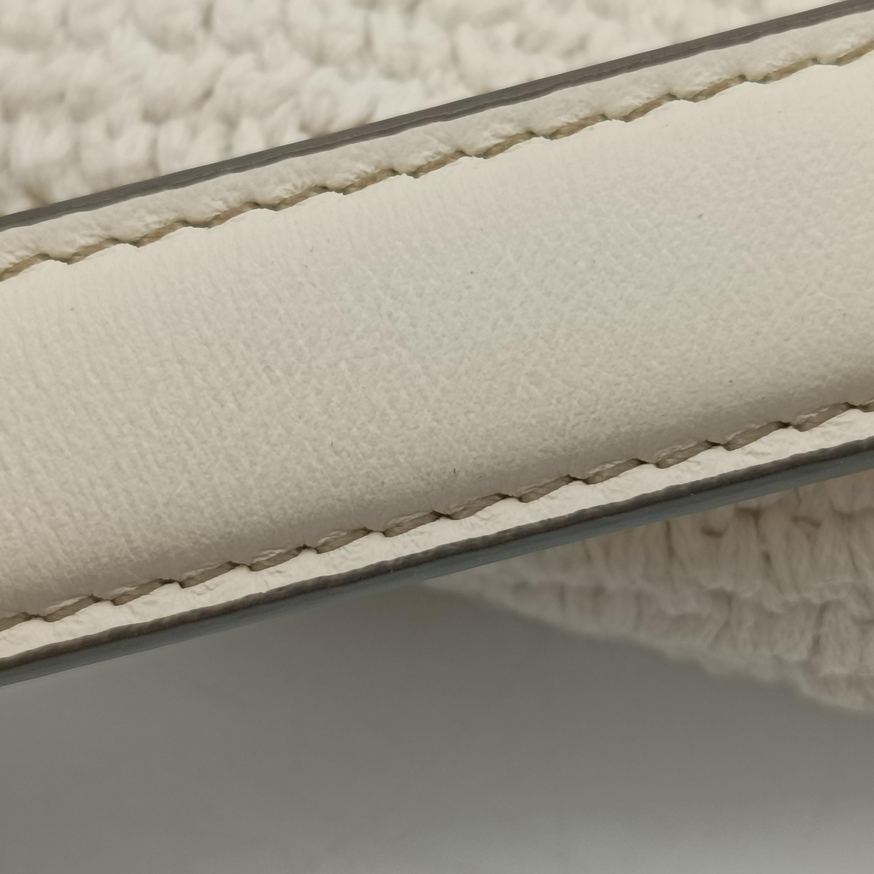 Pre-owned Fendi Croissant Crochet White Fabric × leather 8BR790 shoulderbag | stylenewstar