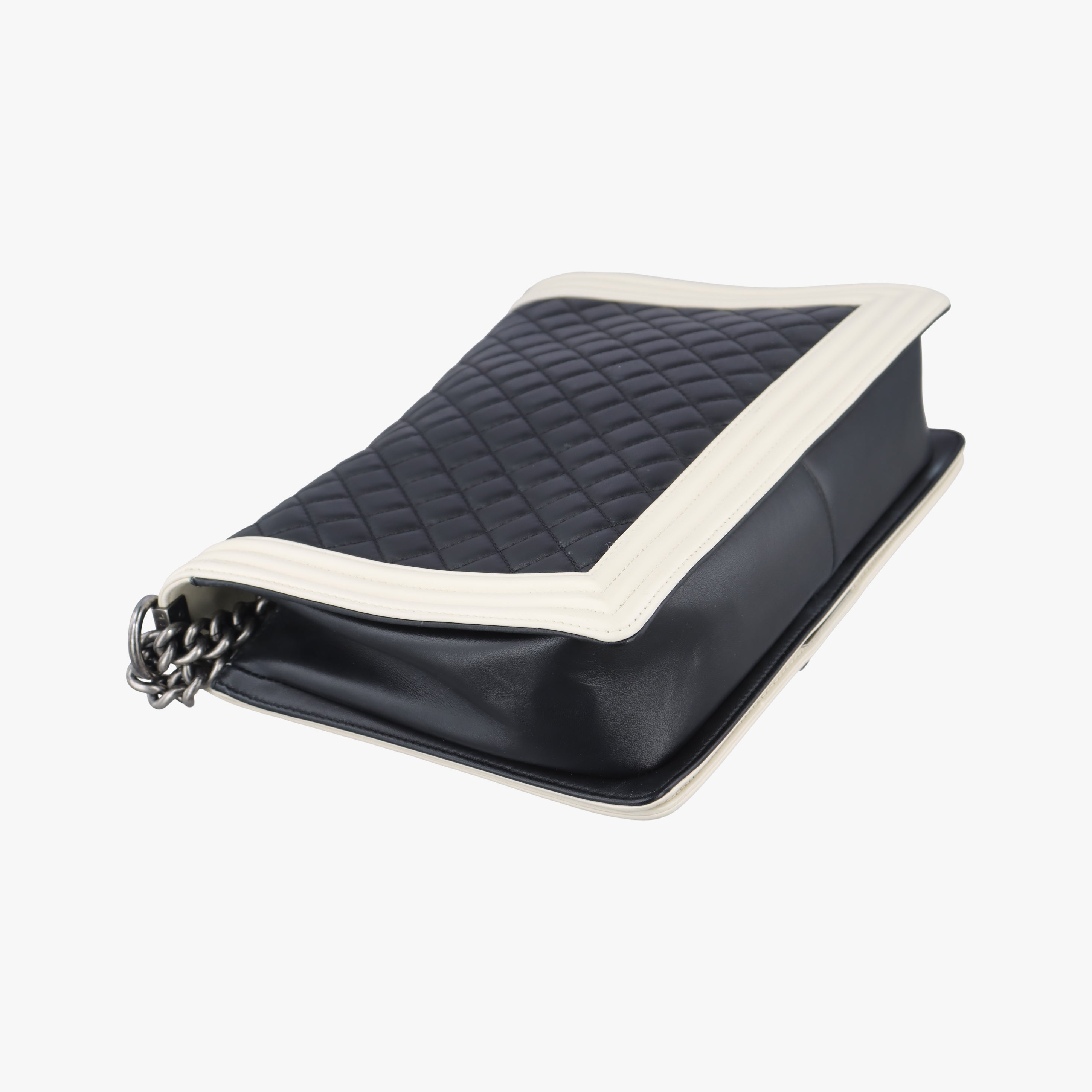 Secondhand Chanel BOY CHANEL Black×beige Leather A67087 shoulderbag | stylenewstar