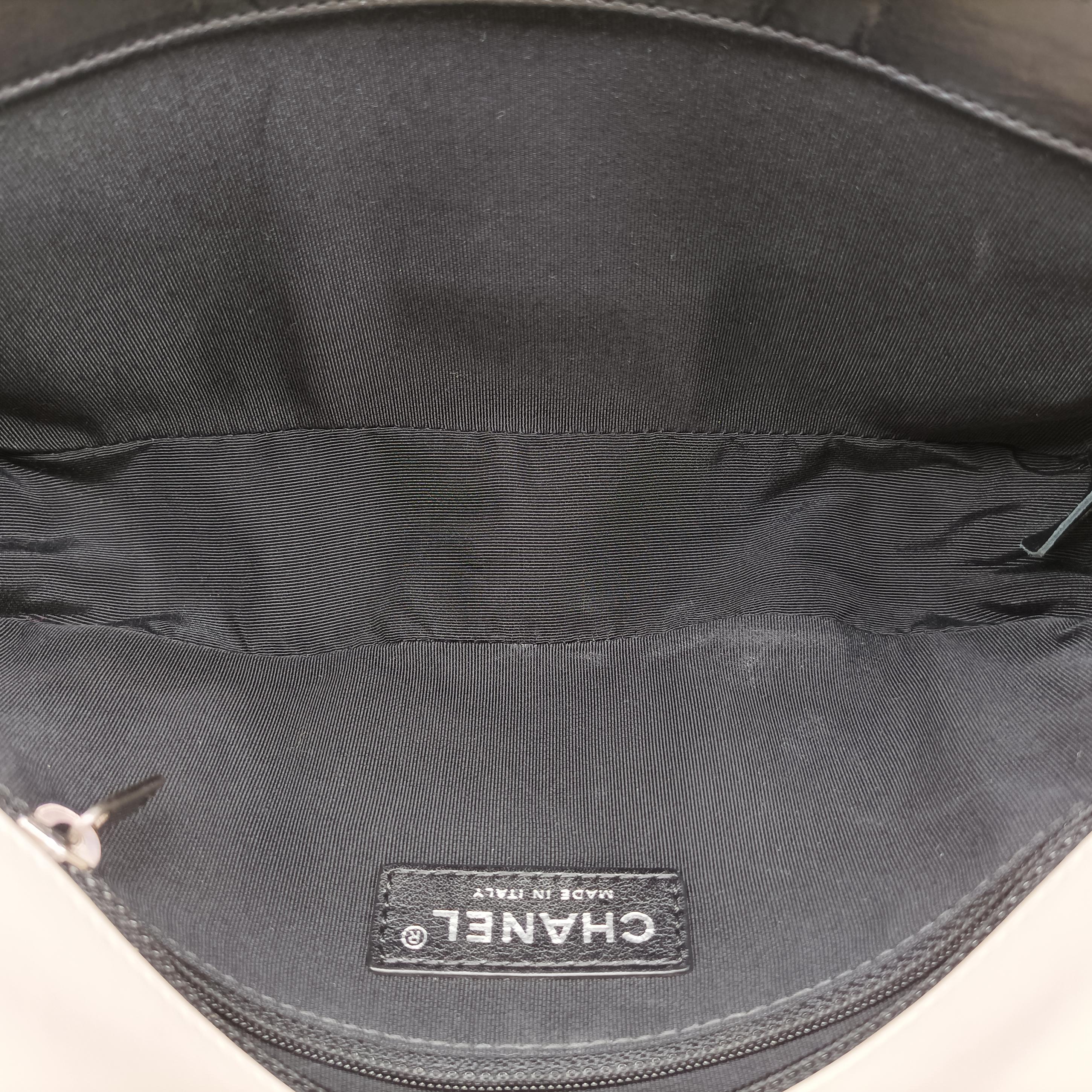 Secondhand Chanel BOY CHANEL Black×white Leather A66713 shoulderbag | stylenewstar