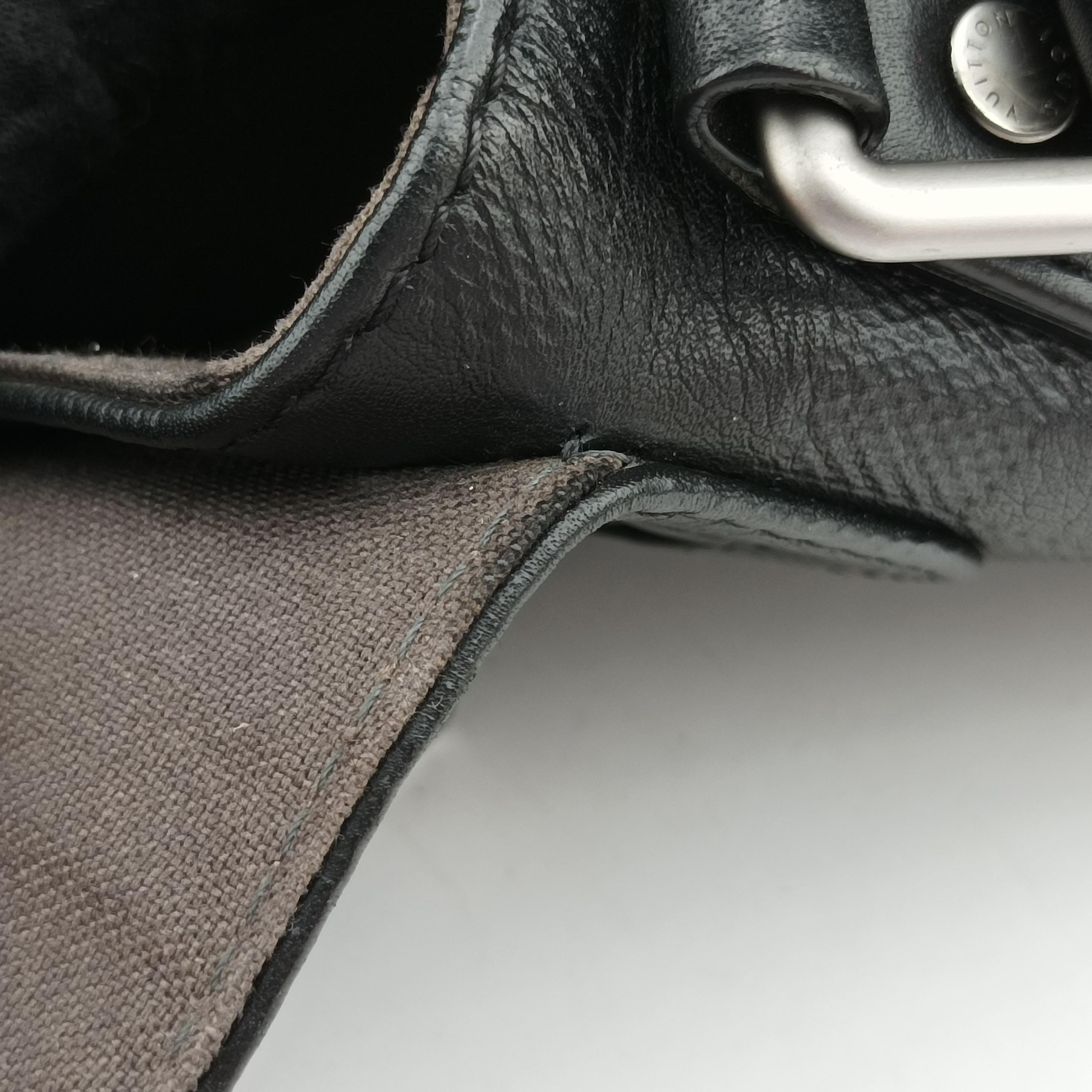 Pre-owned Louis Vuitton District PM Noir Damie Infini Leather N41286 shoulderbag | stylenewstar