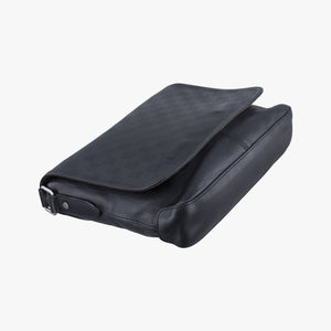 Pre-owned Louis Vuitton District PM Noir Damie Infini Leather N41286 shoulderbag | stylenewstar