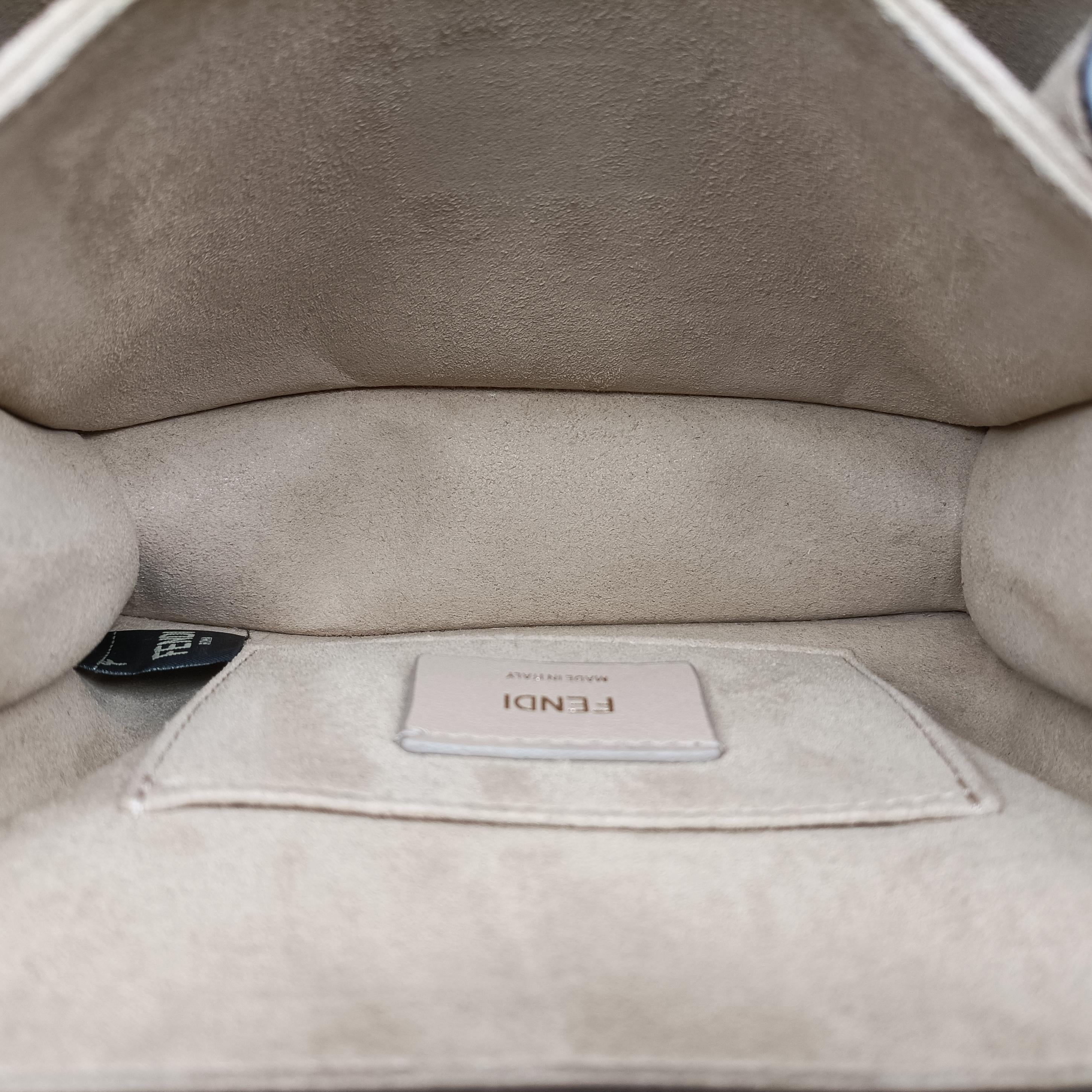 Secondhand Fendi studded Kan I White Leather 8M0381 shoulderbag | stylenewstar