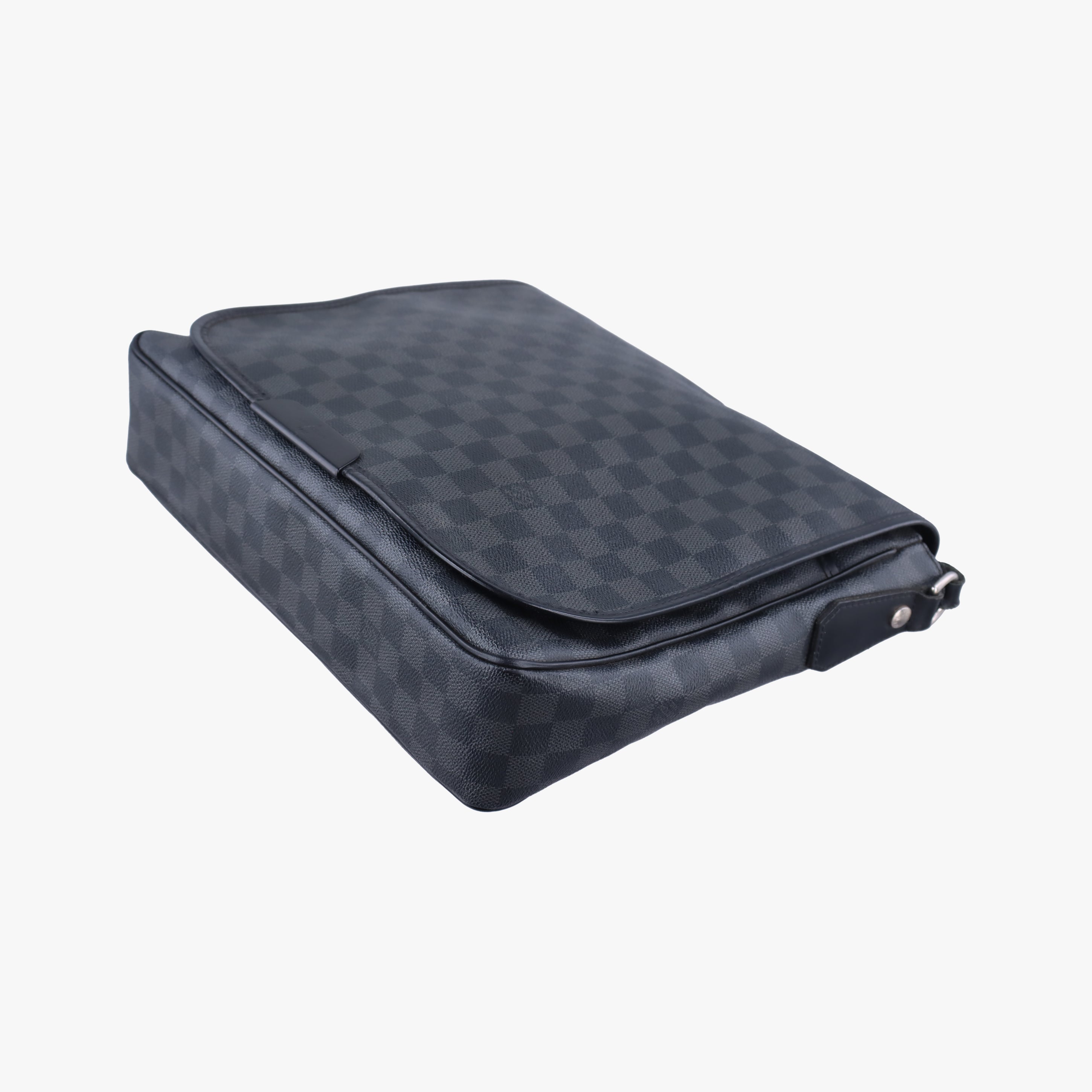 Secondhand Louis Vuitton DANIEL MM Noir Damier GRAPHITE N58029 shoulderbag | stylenewstar