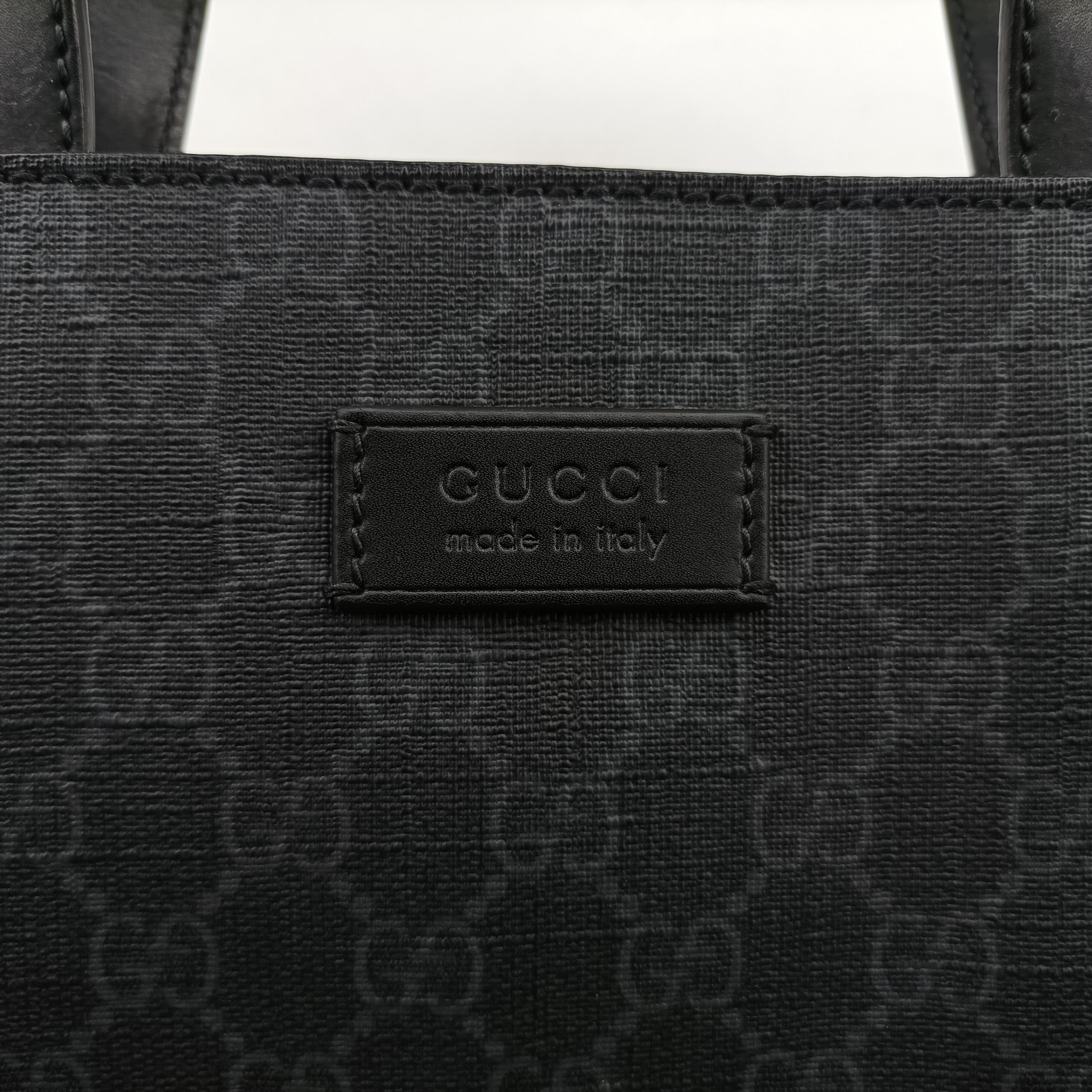 Pre-owned Gucci GG Supreme Tiger Black PVC coated canvas 495559 shoulderbag | stylenewstar