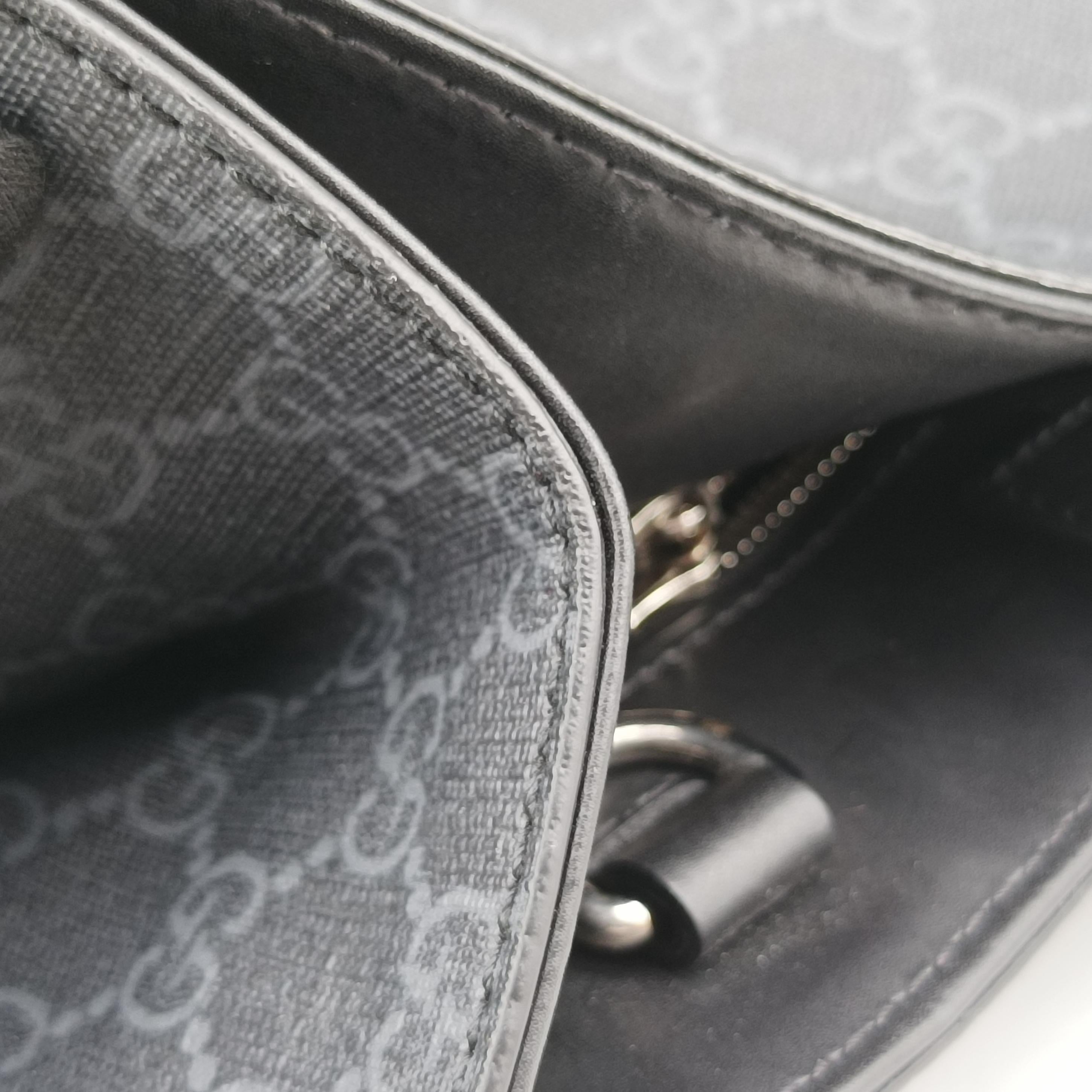 Pre-owned Gucci GG Supreme Tiger Black PVC coated canvas 495559 shoulderbag | stylenewstar