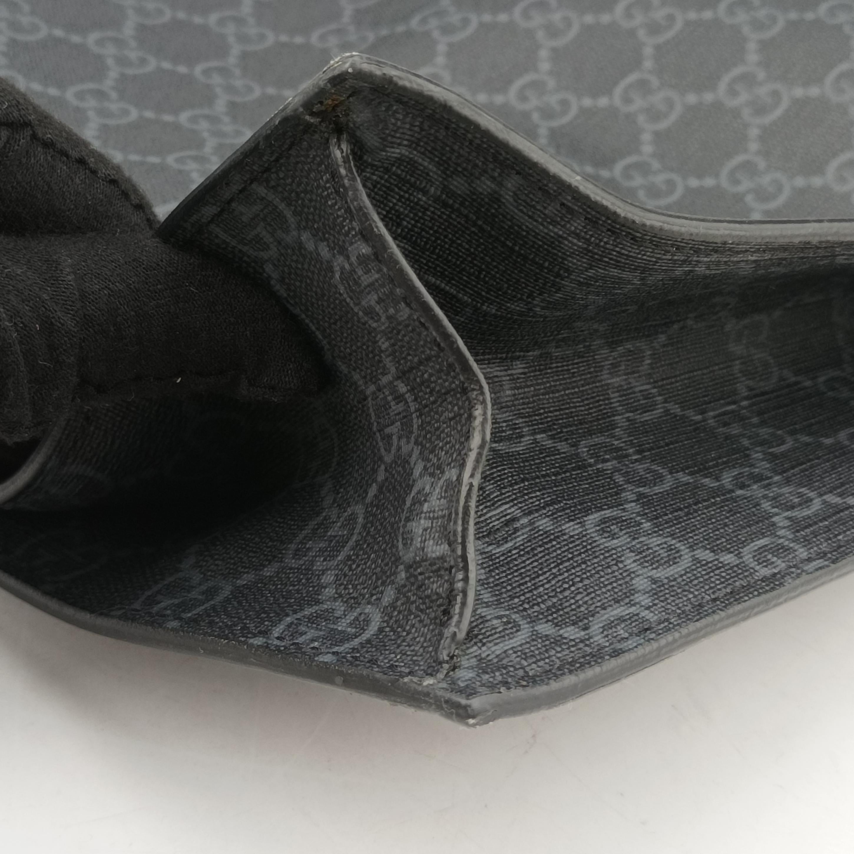 Pre-owned Gucci GG Supreme Tiger Black PVC coated canvas 495559 shoulderbag | stylenewstar