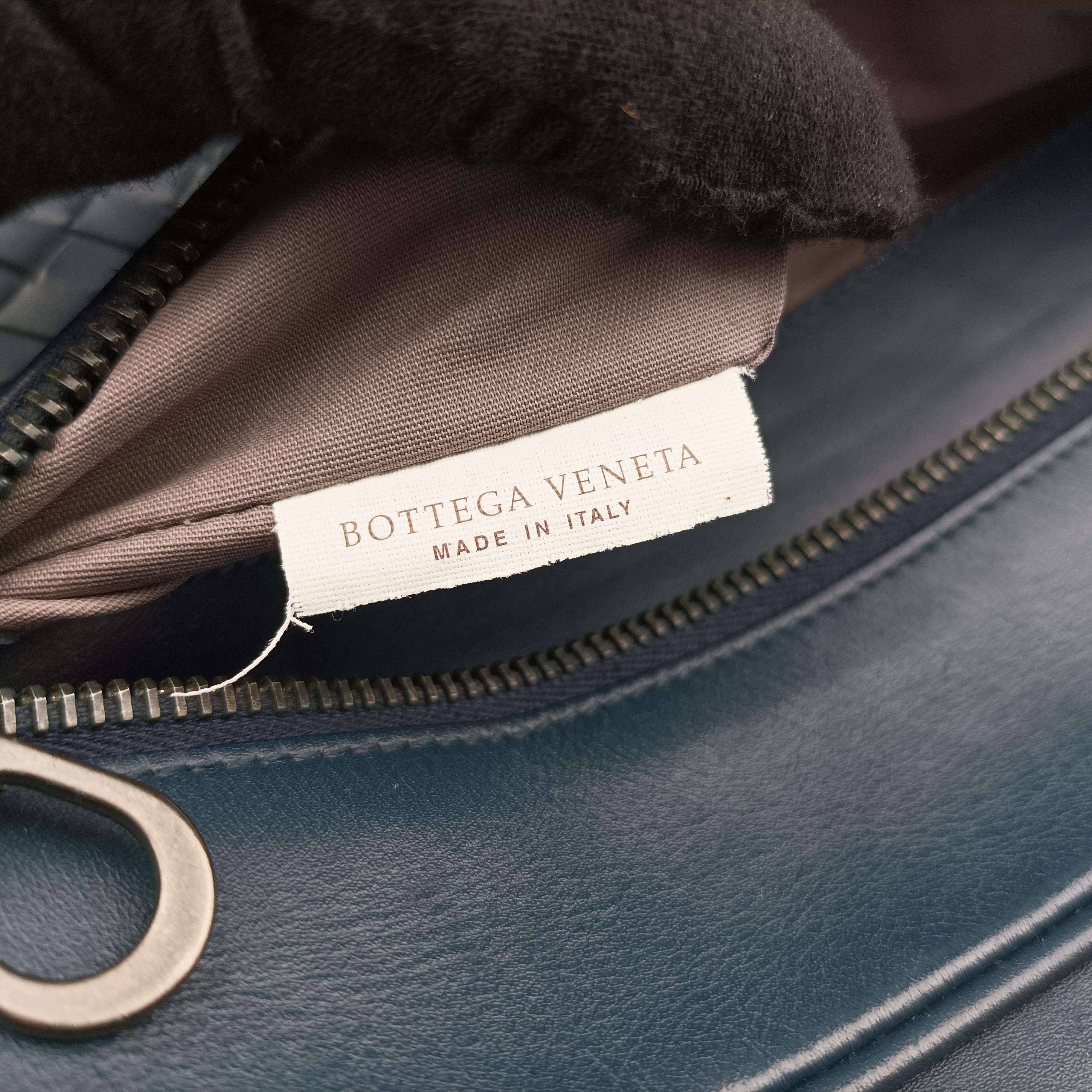 Pre-owned Bottega Veneta Intrecciato Navy lambskin  shoulderbag | stylenewstar