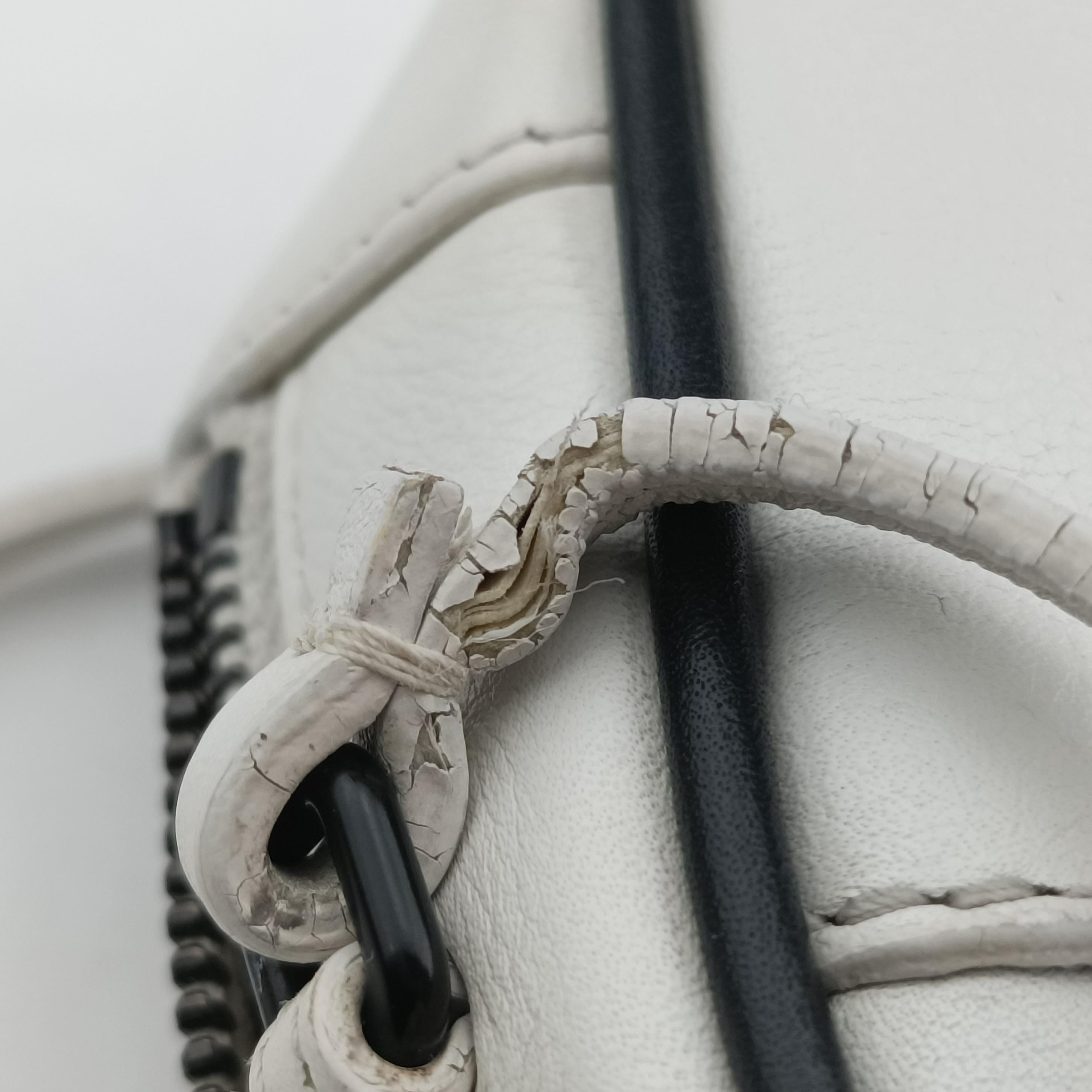 Pre-owned Yves Saint Laurent Monogram Blogger White×Black Leather 425317 shoulderbag | stylenewstar