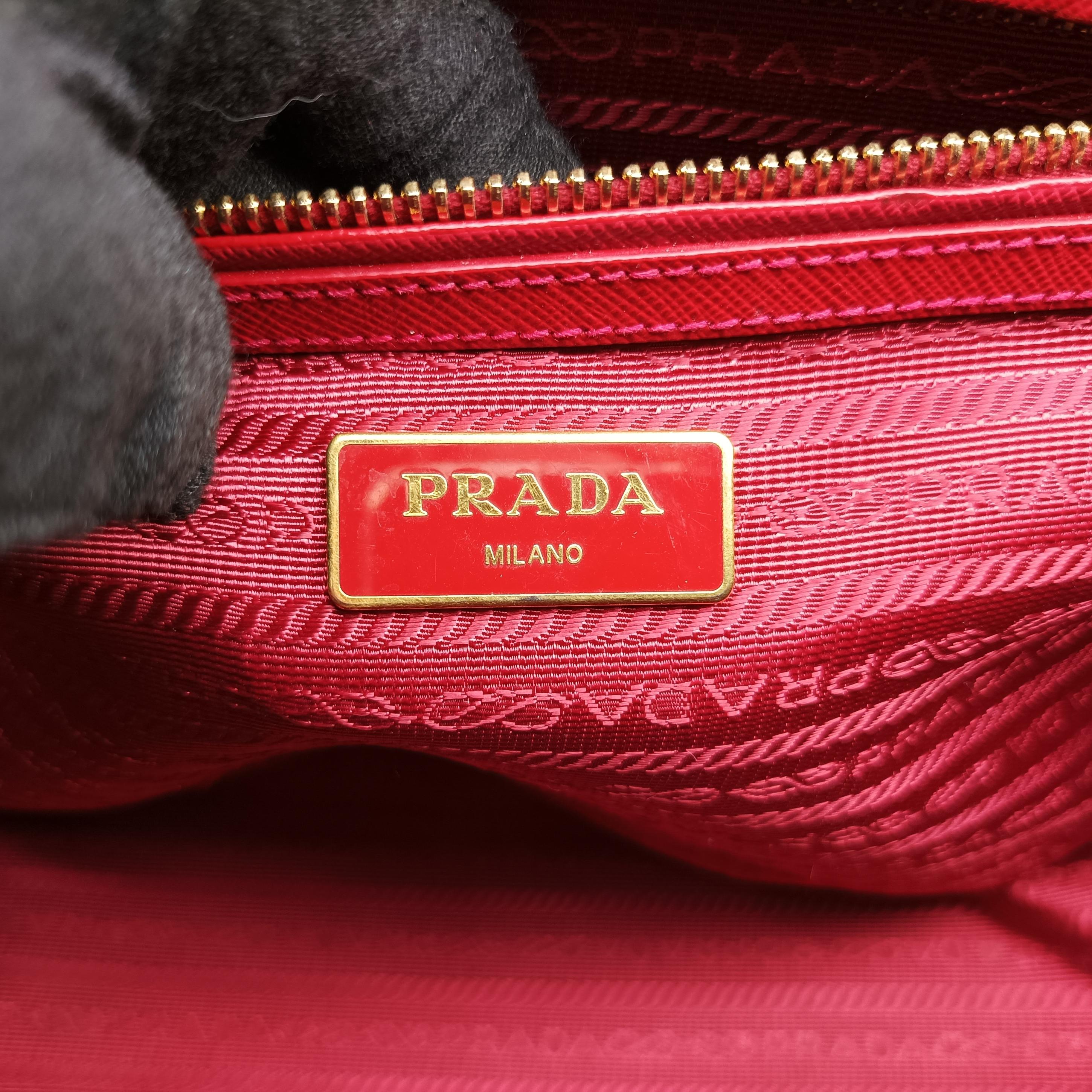 Vintage Prada Galleria Red SAFFIANO Leather BN1801 shoulderbag | stylenewstar