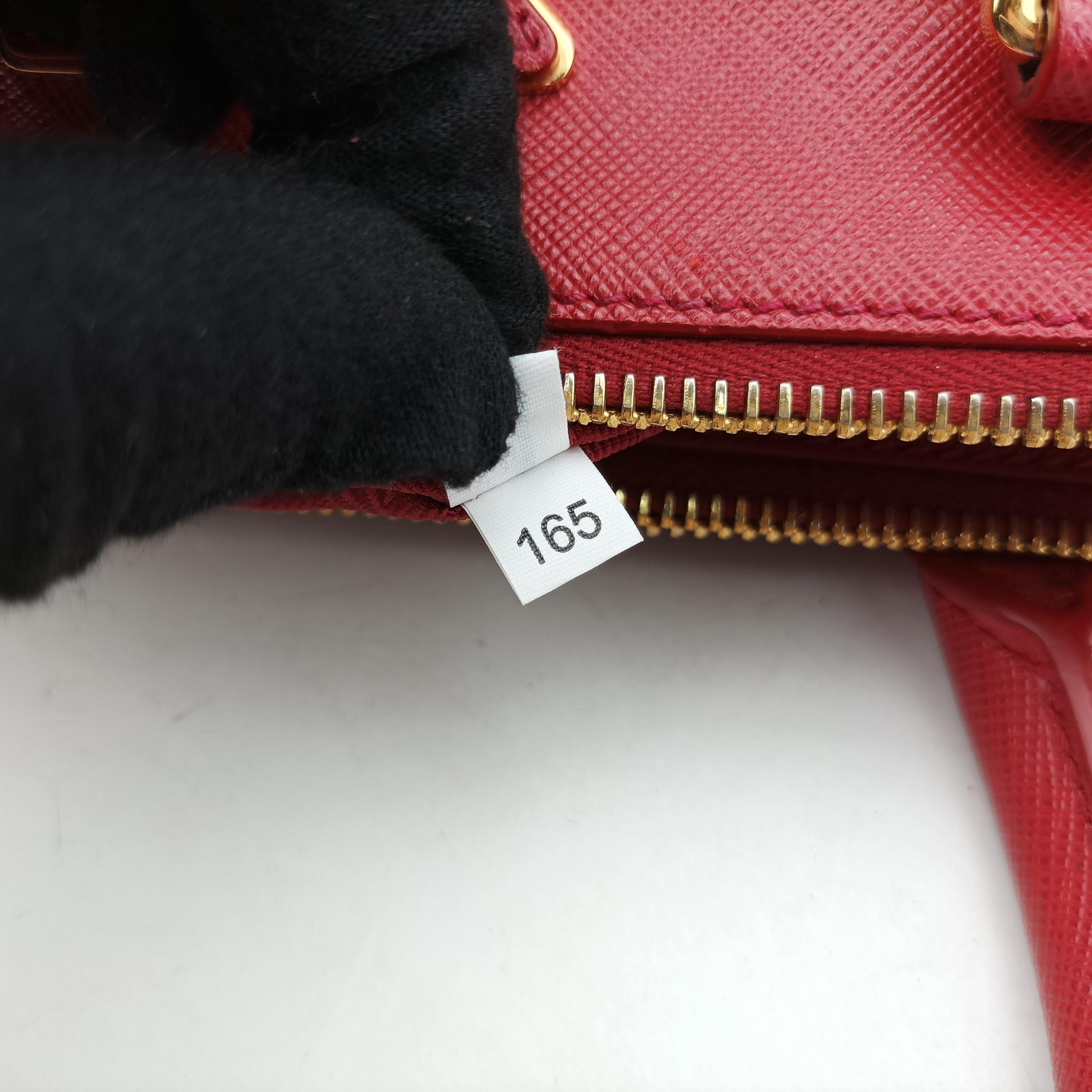 Vintage Prada Galleria Red SAFFIANO Leather BN1801 shoulderbag | stylenewstar