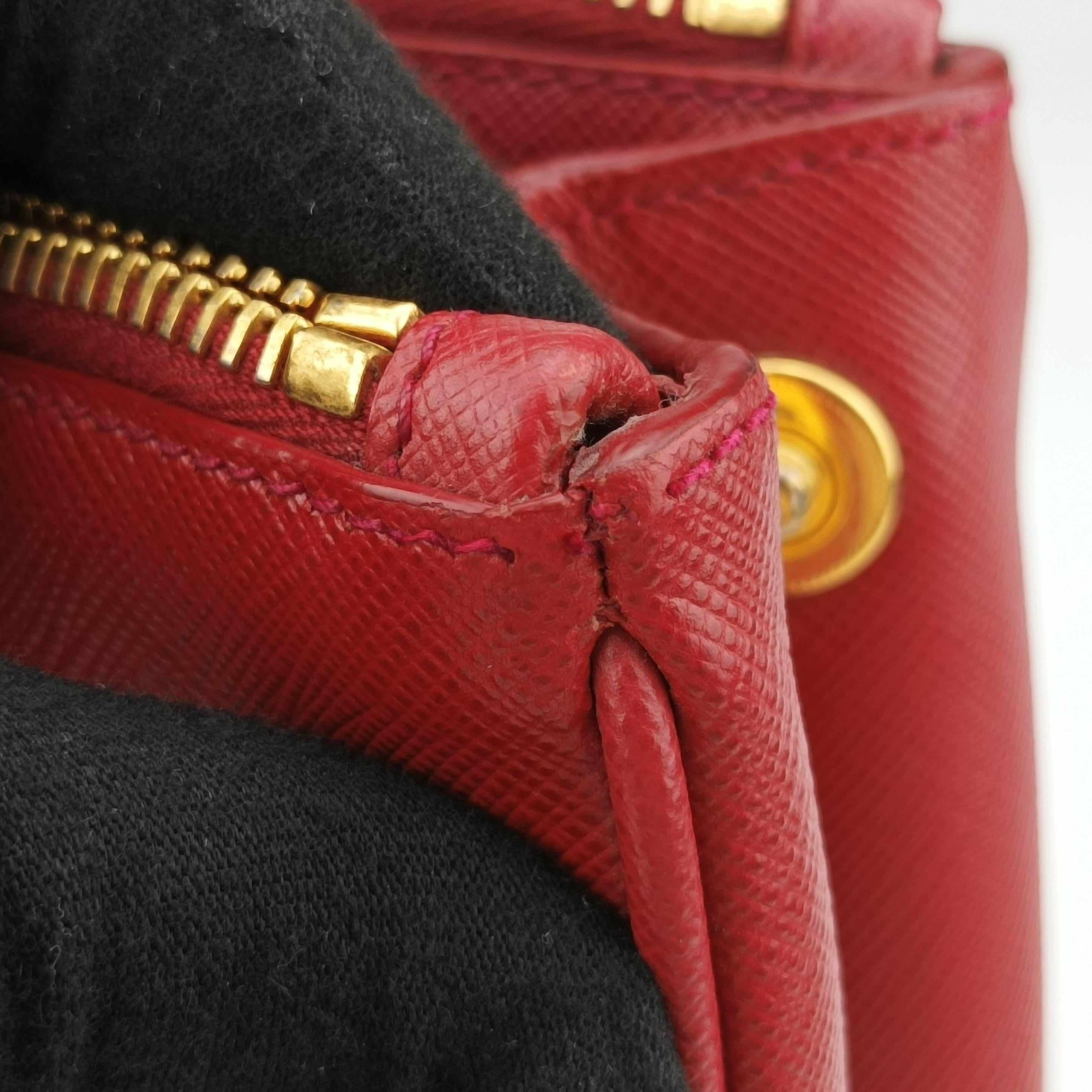 Vintage Prada Galleria Red SAFFIANO Leather BN1801 shoulderbag | stylenewstar