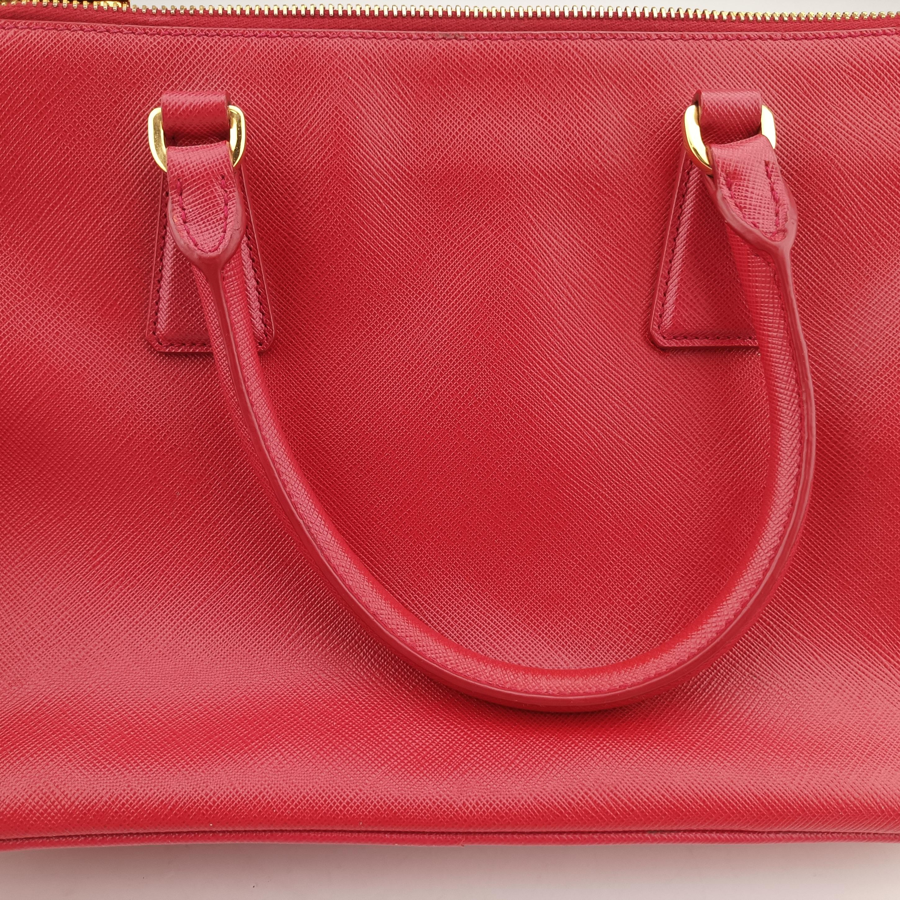 Vintage Prada Galleria Red SAFFIANO Leather BN1801 shoulderbag | stylenewstar