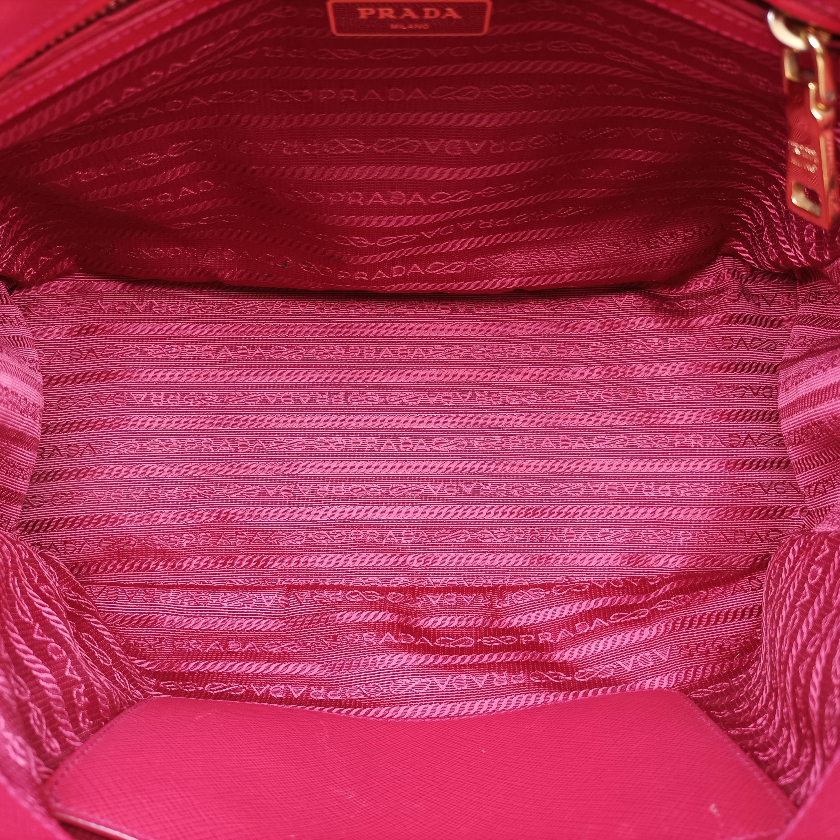 Vintage Prada Galleria Red SAFFIANO Leather BN1801 shoulderbag | stylenewstar