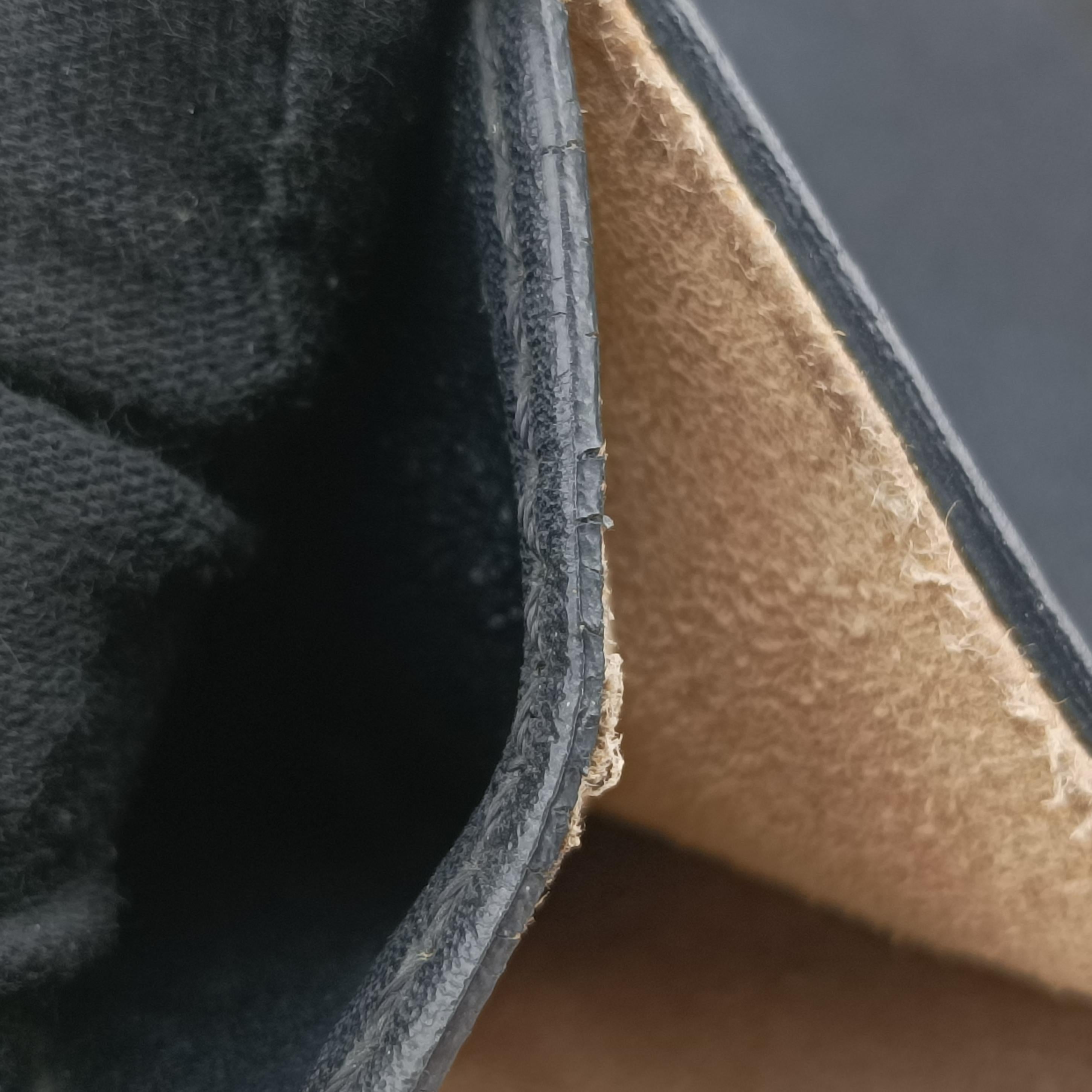 Pre-owned Fendi KAN I Black Leather 8M0381 shoulderbag | stylenewstar