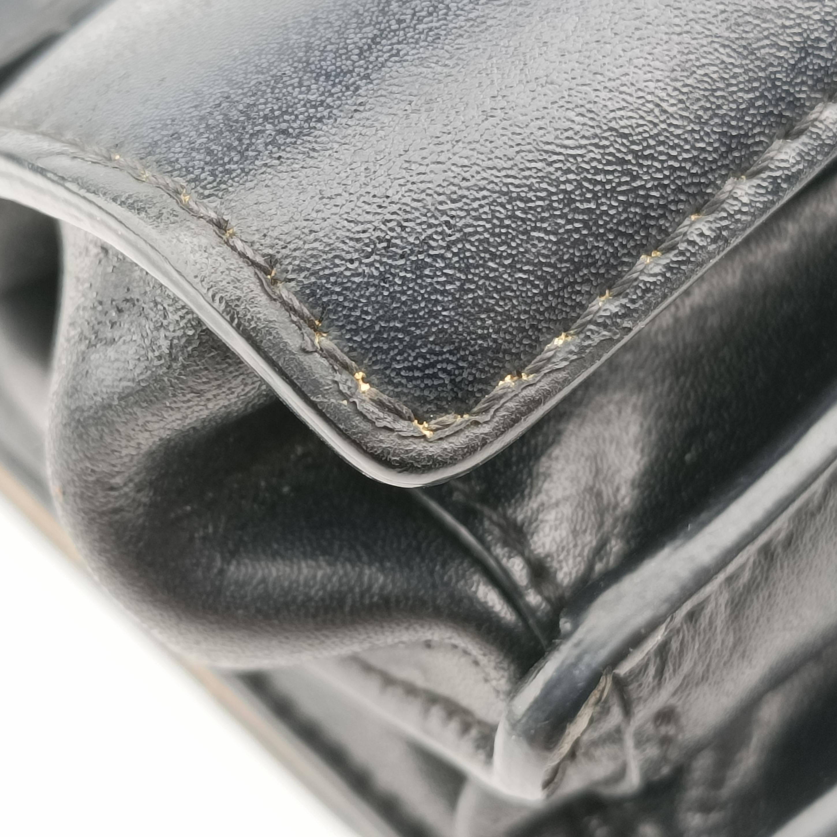 Pre-owned Fendi KAN I Black Leather 8M0381 shoulderbag | stylenewstar