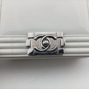 Secondhand Chanel BOY CHANEL White Patent A67017 shoulderbag | stylenewstar